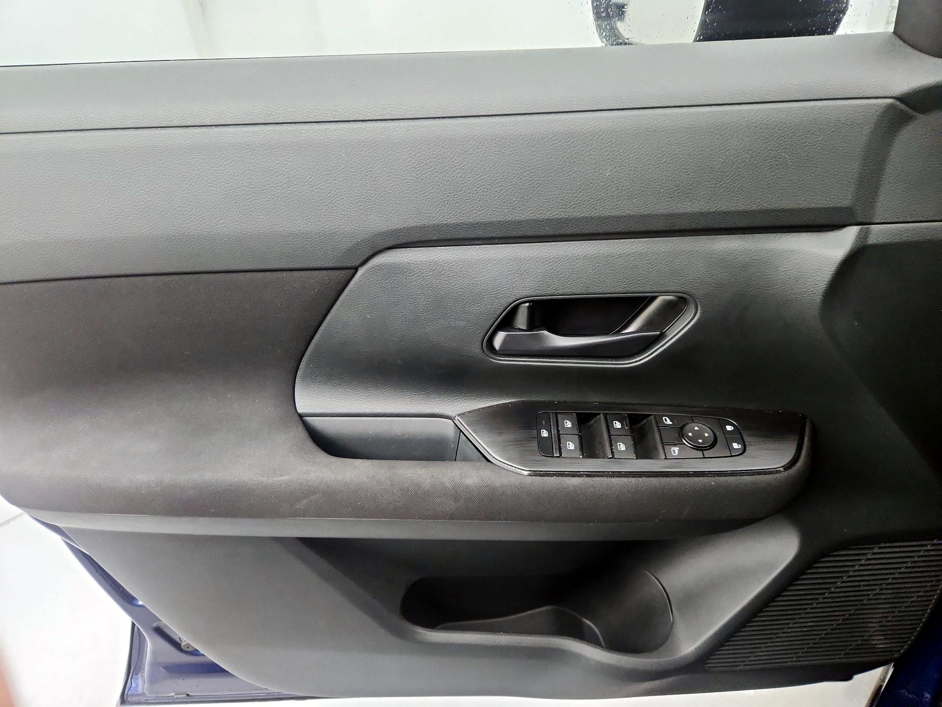 Thumbnail: 2025 Nissan Kicks - 12