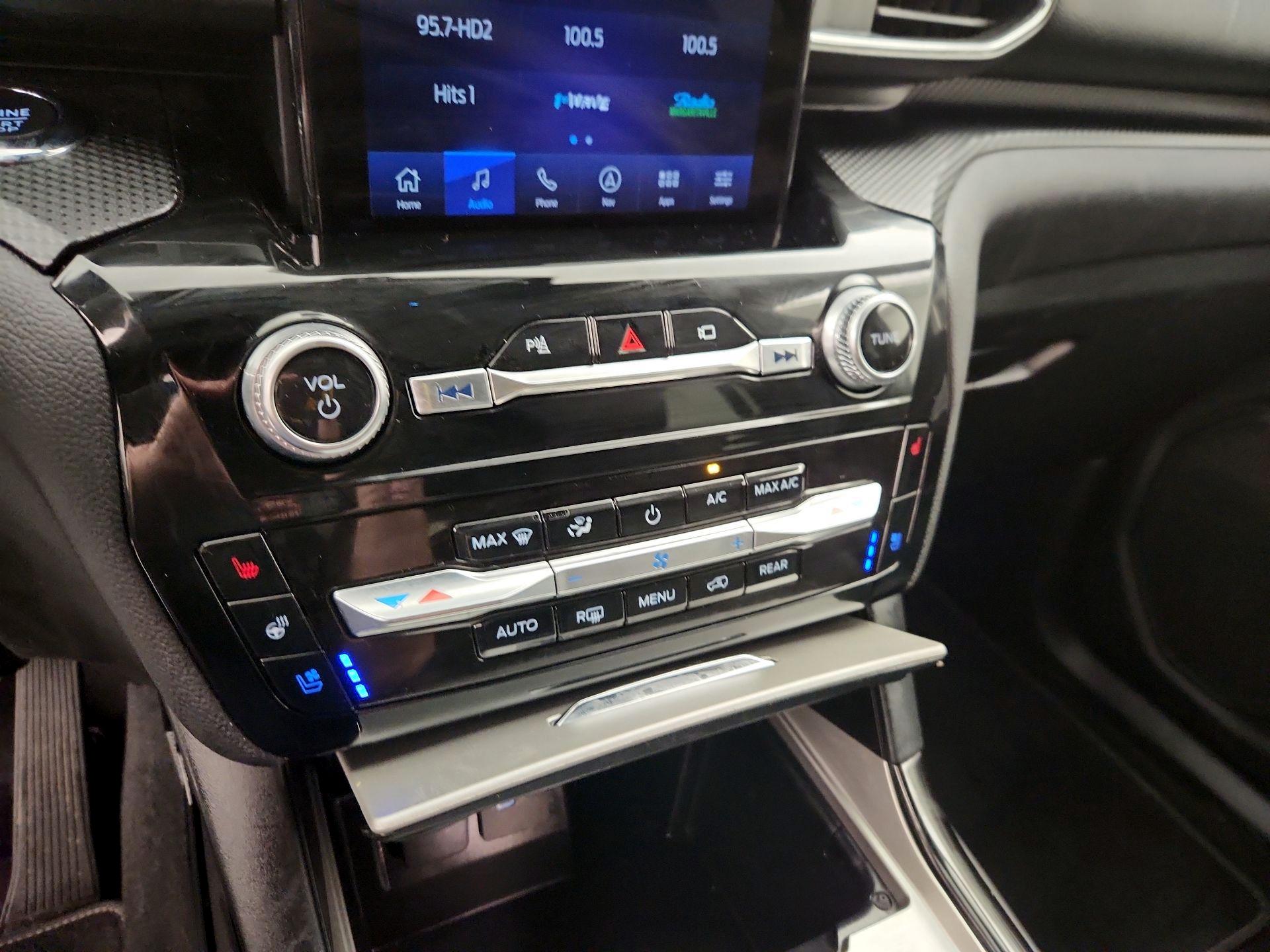 Thumbnail: 2022 Ford Explorer - 16