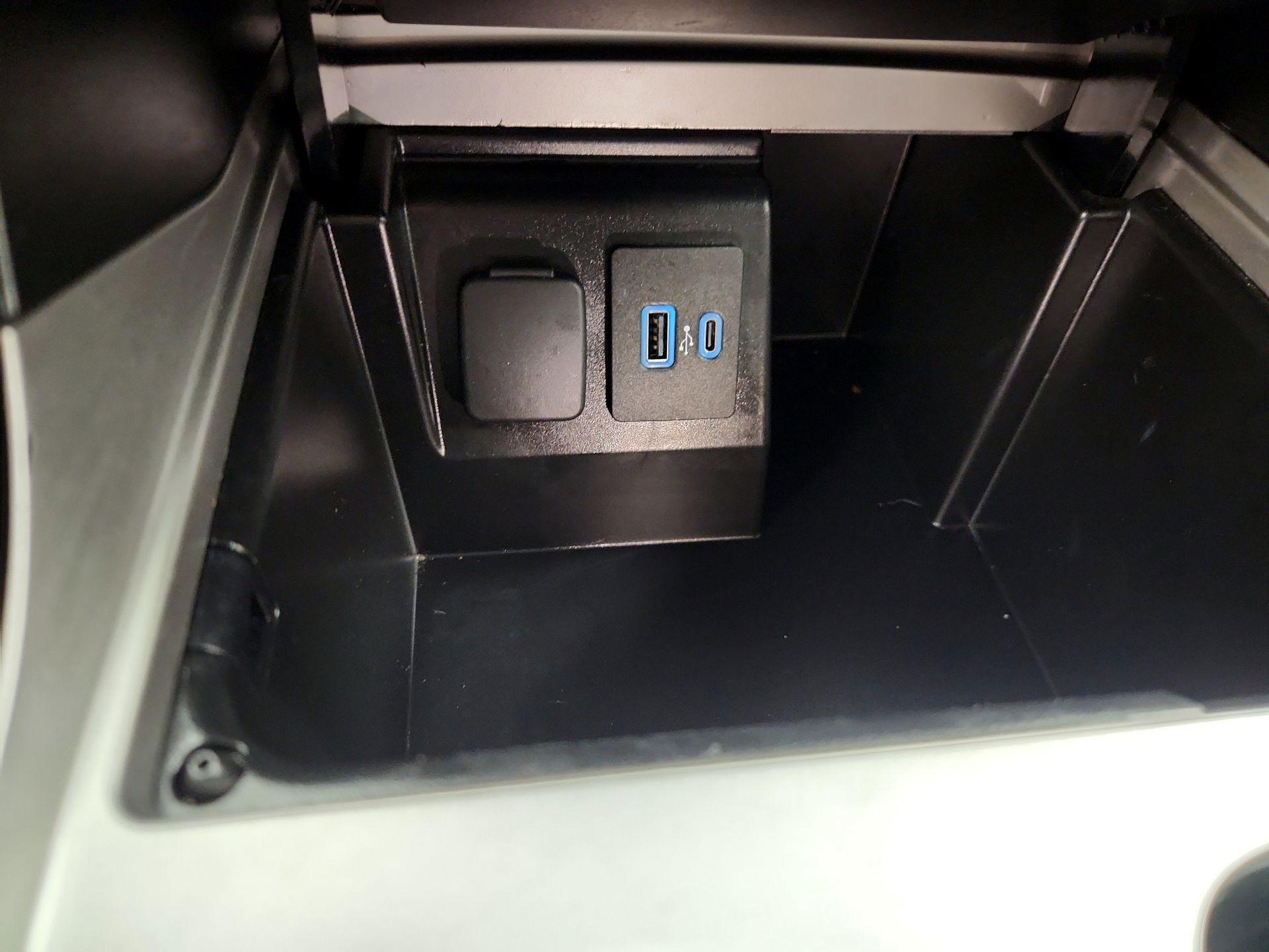 Thumbnail: 2022 Ford Explorer - 18