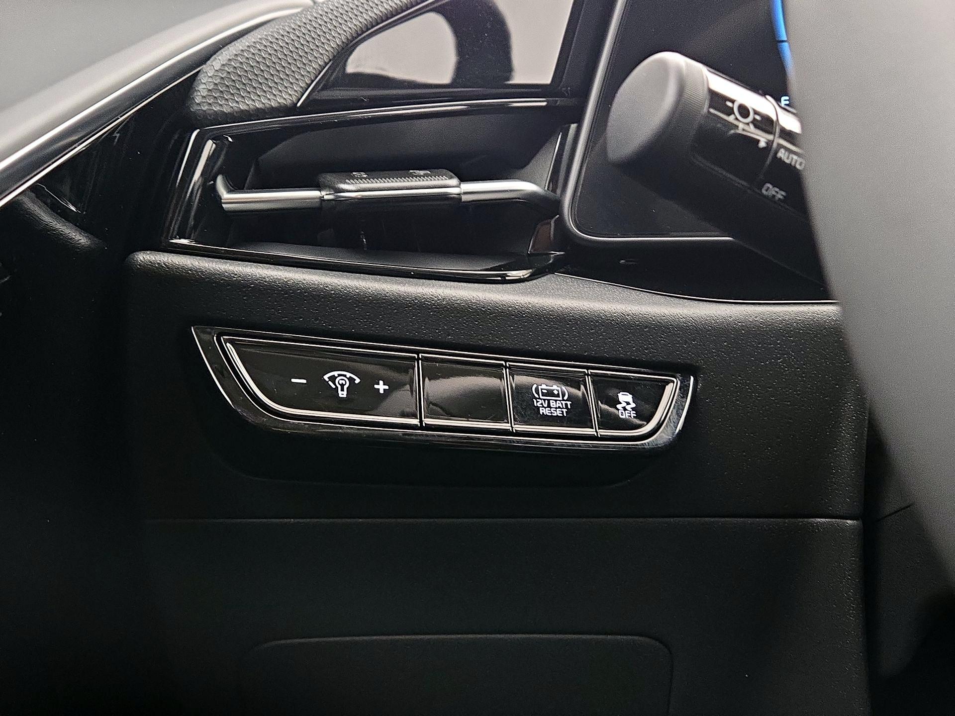 Thumbnail: 2025 Kia Niro - 13