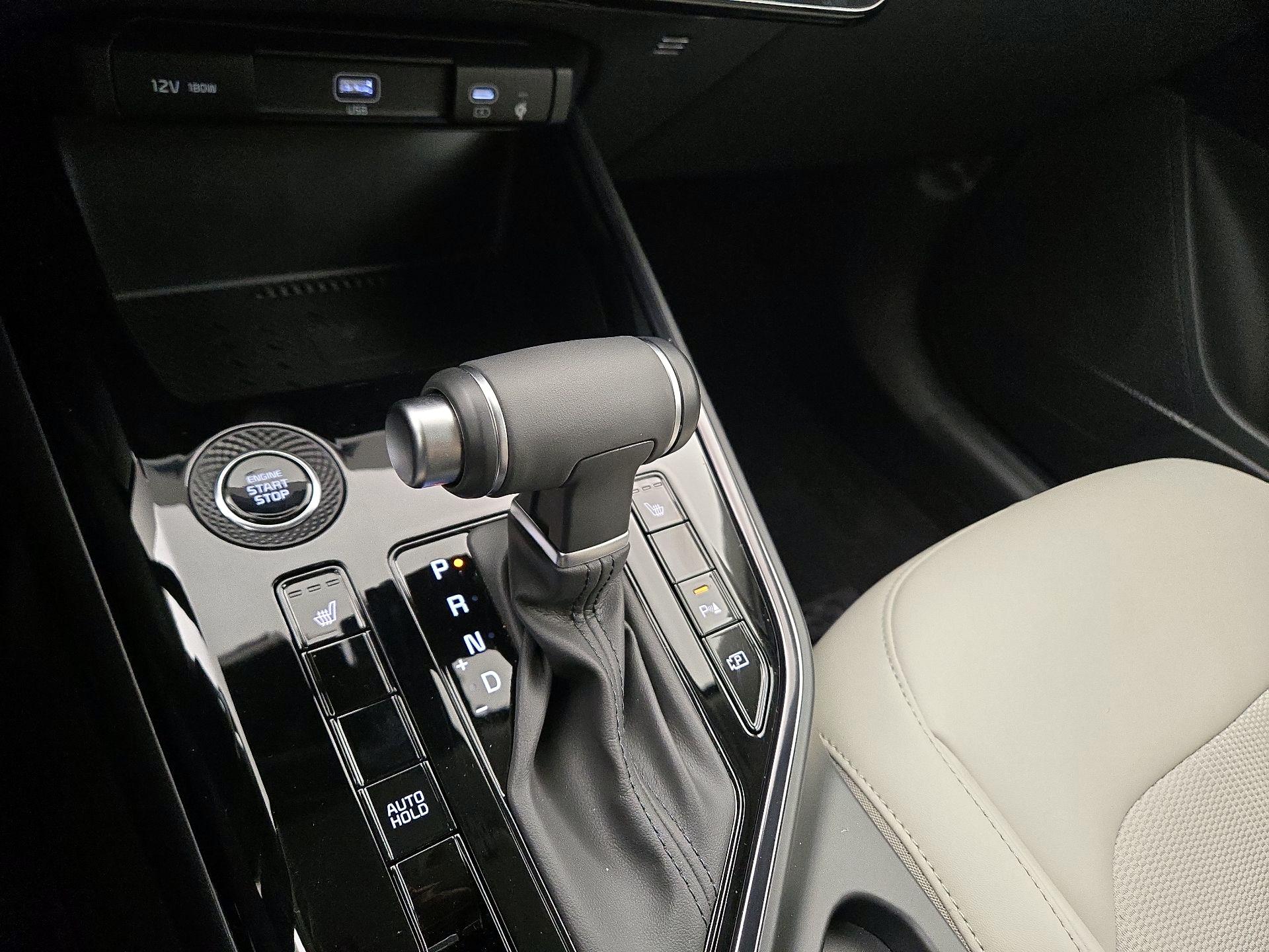 Thumbnail: 2025 Kia Niro - 18