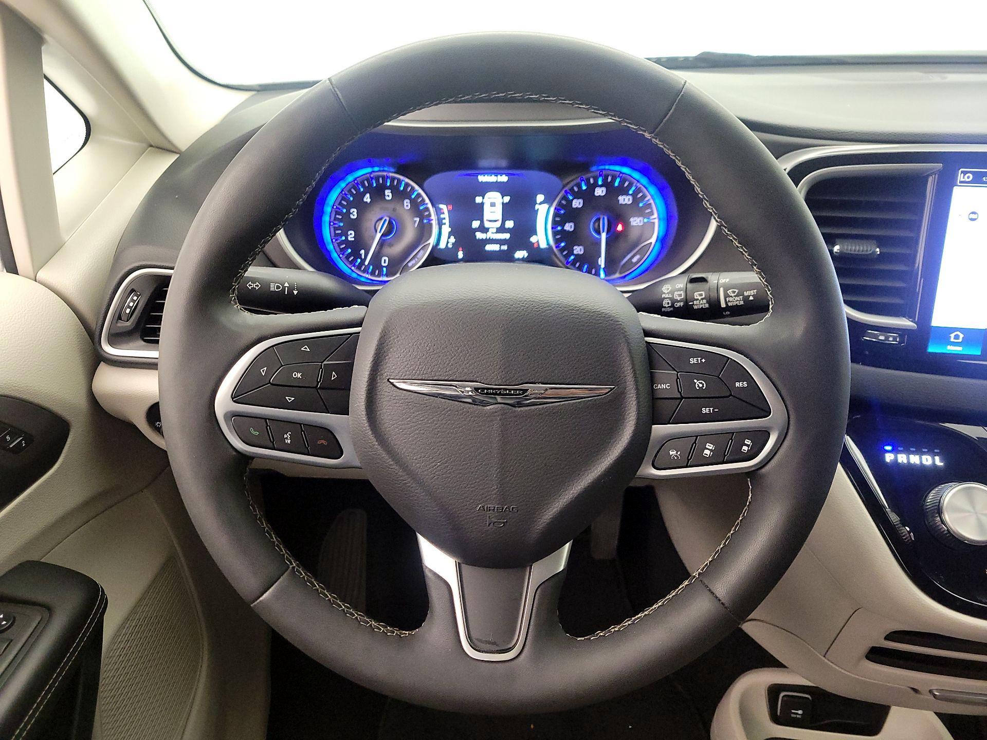 Thumbnail: 2023 Chrysler Pacifica - 10