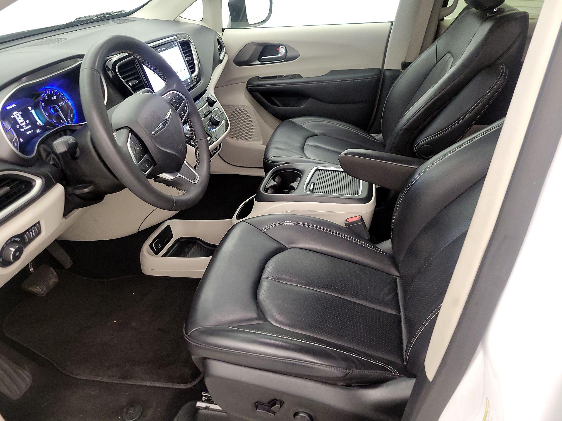 Thumbnail: 2023 Chrysler Pacifica - 11