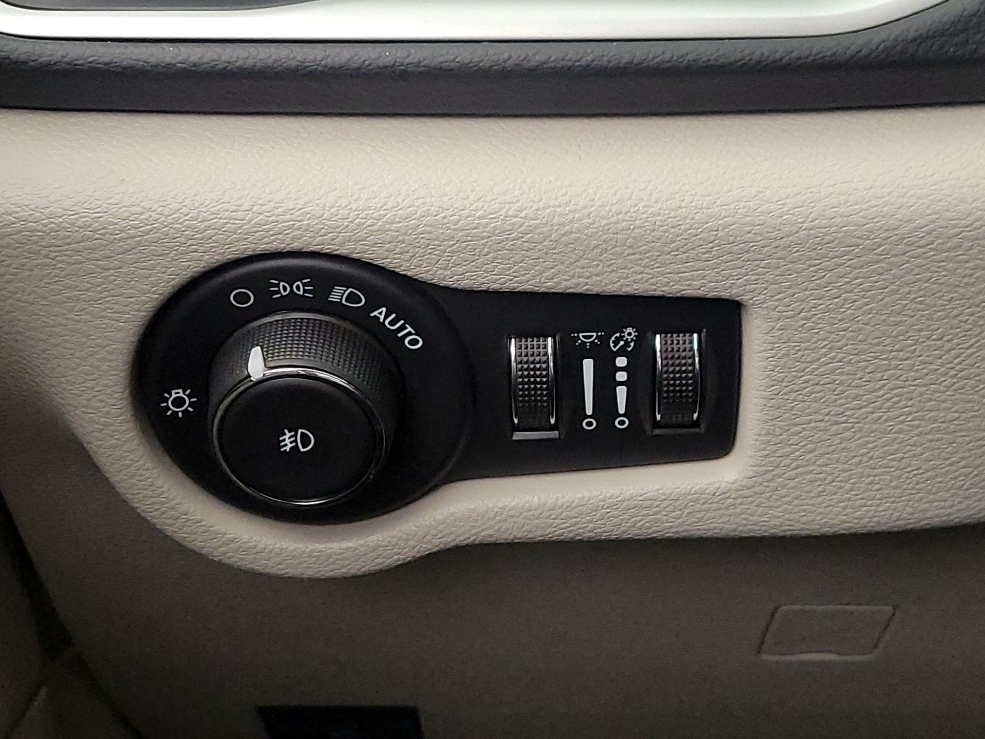 Thumbnail: 2023 Chrysler Pacifica - 13