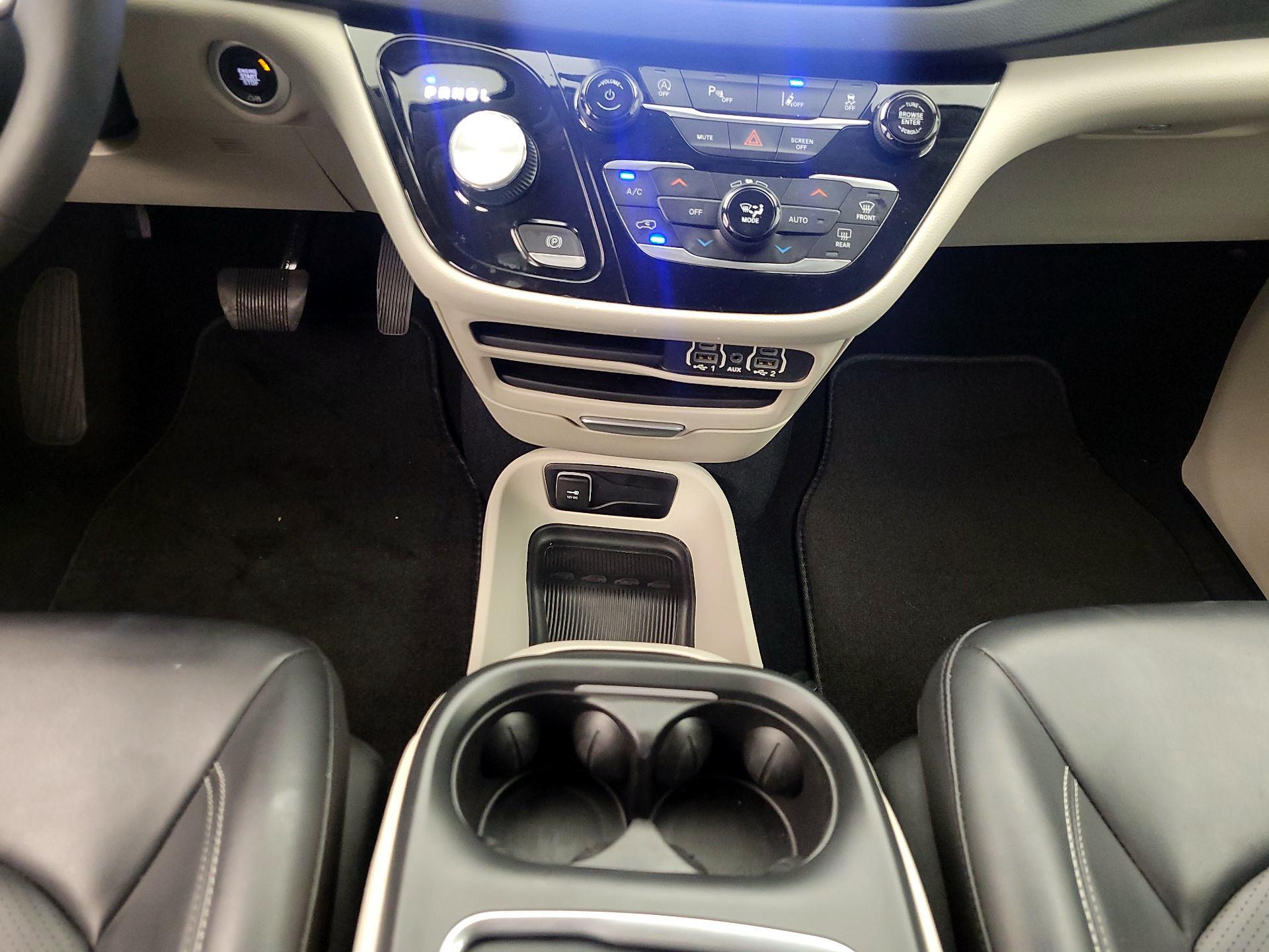 Thumbnail: 2023 Chrysler Pacifica - 17