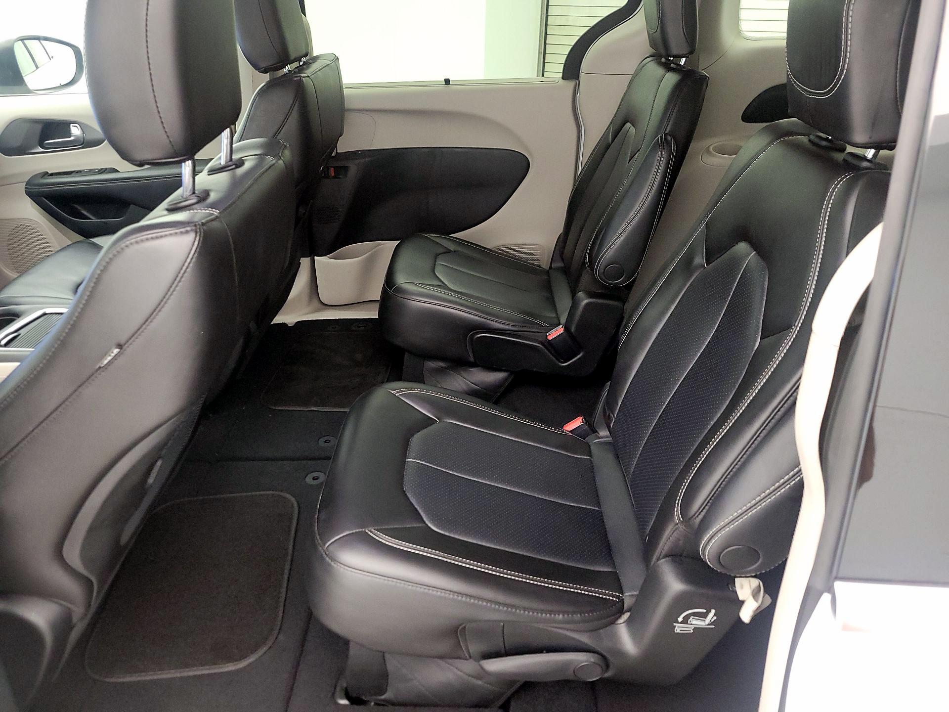 Thumbnail: 2023 Chrysler Pacifica - 19