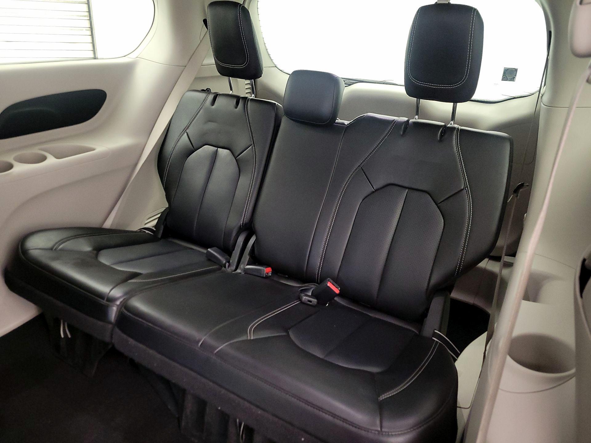 Thumbnail: 2023 Chrysler Pacifica - 20