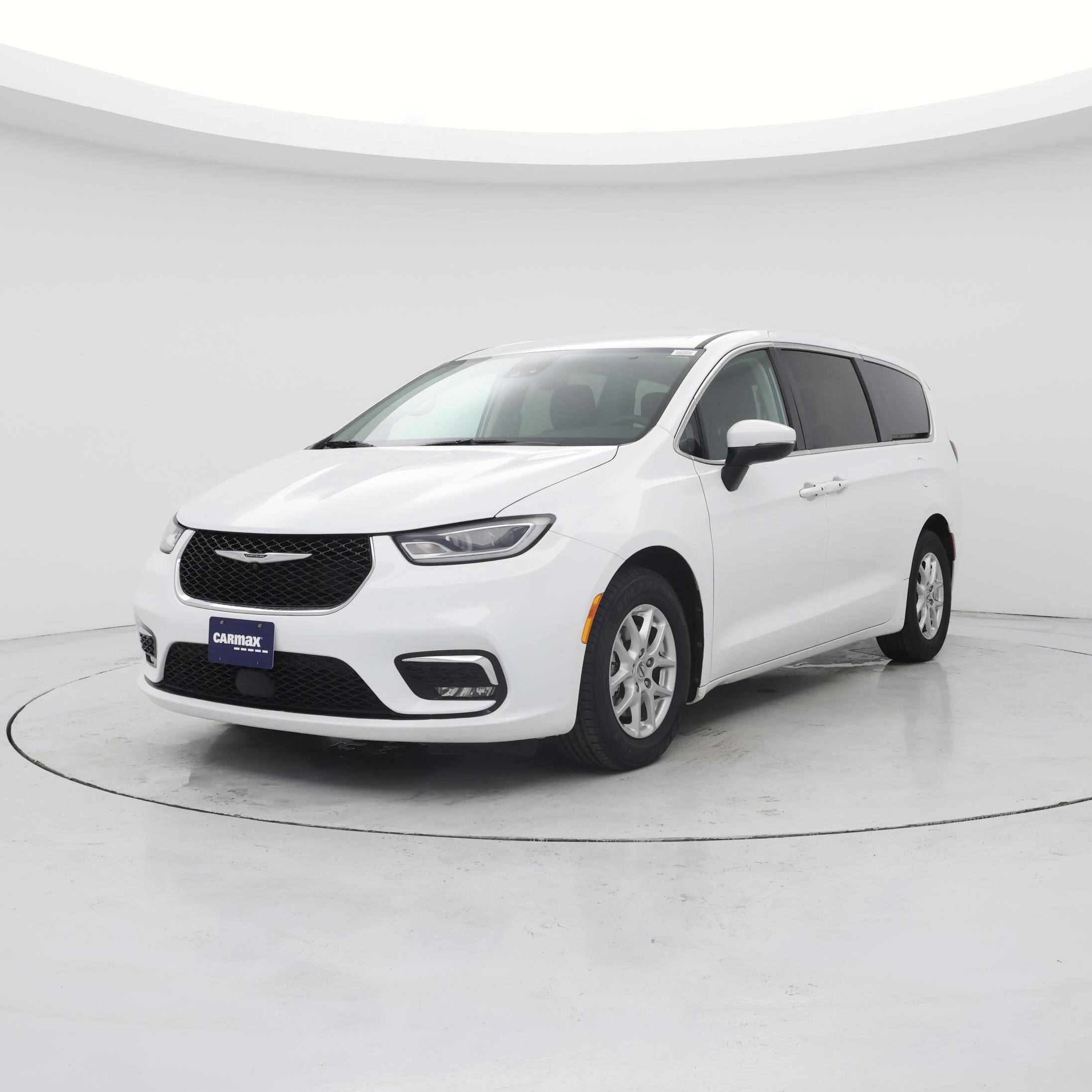 Thumbnail: 2023 Chrysler Pacifica - 4