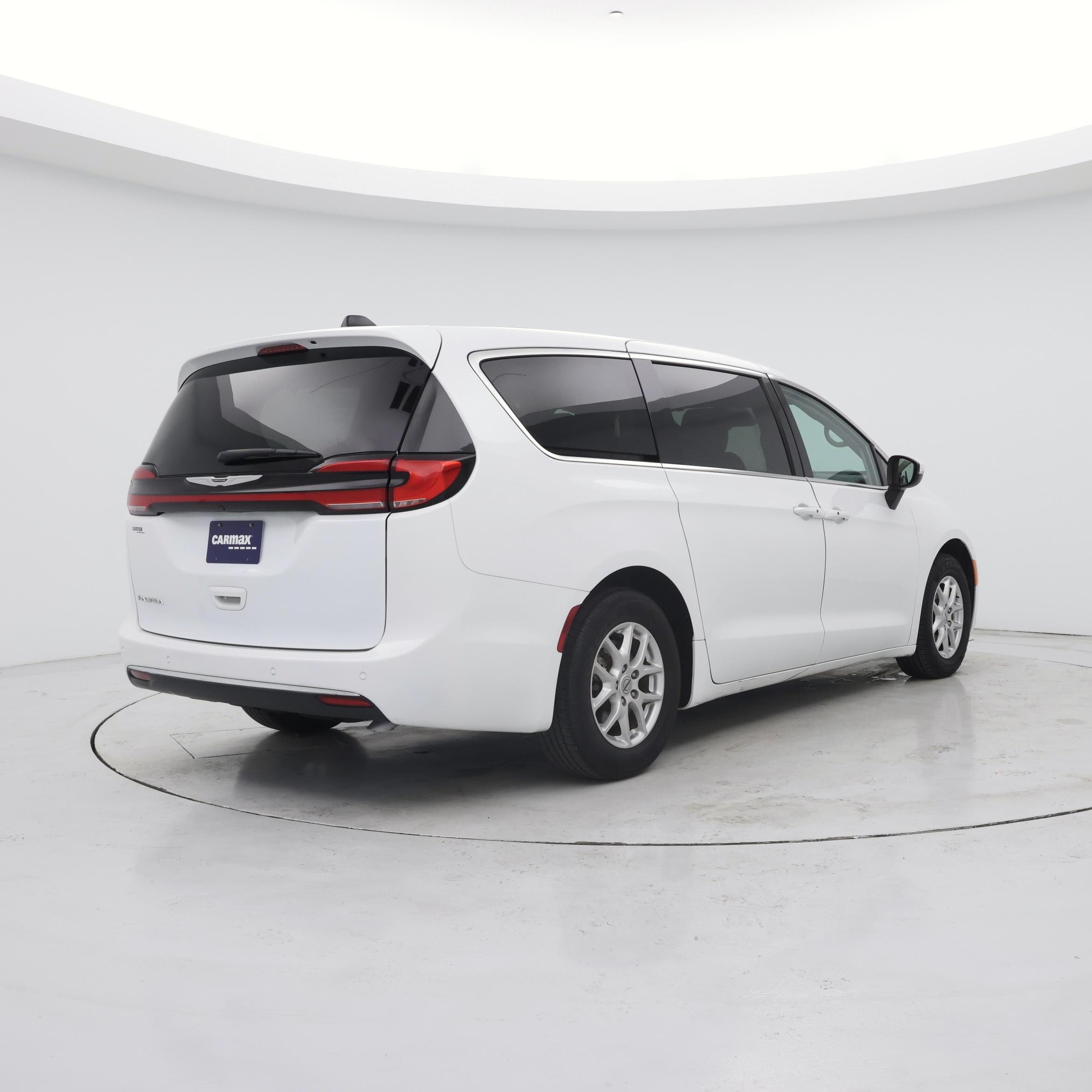 Thumbnail: 2023 Chrysler Pacifica - 8