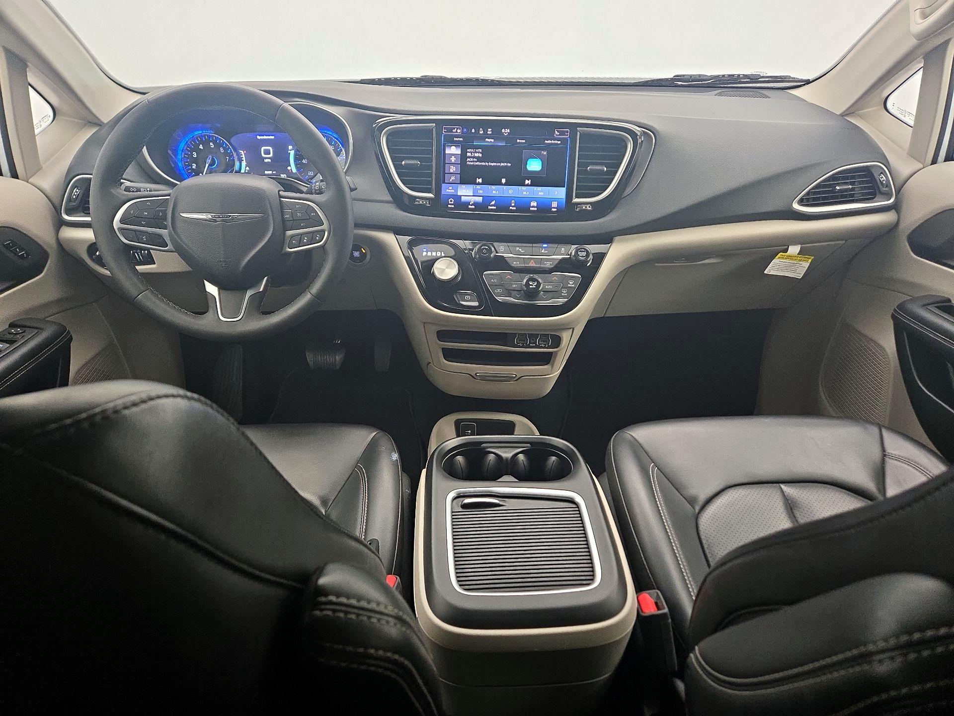 Thumbnail: 2023 Chrysler Pacifica - 9