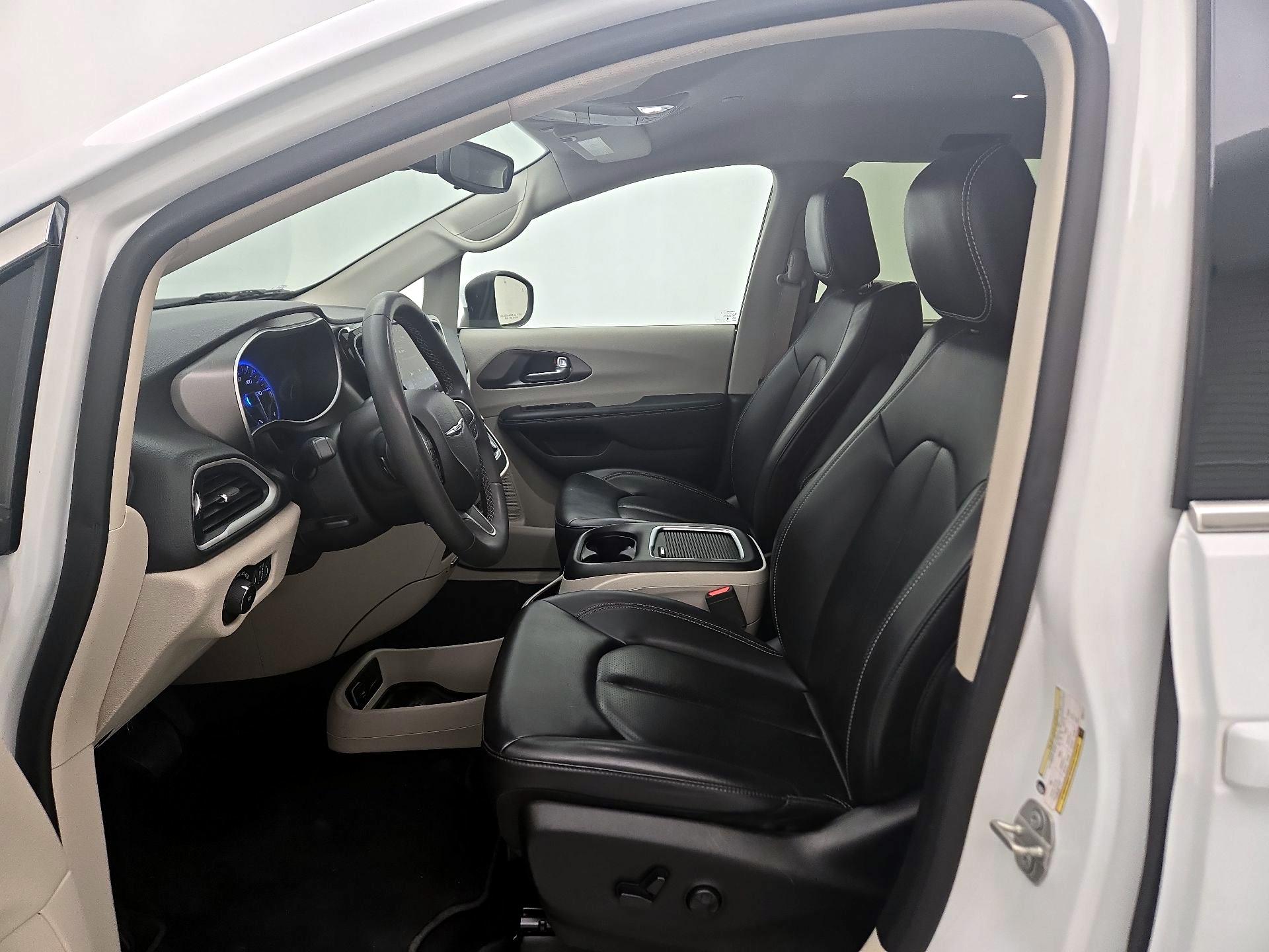 Thumbnail: 2023 Chrysler Pacifica - 11