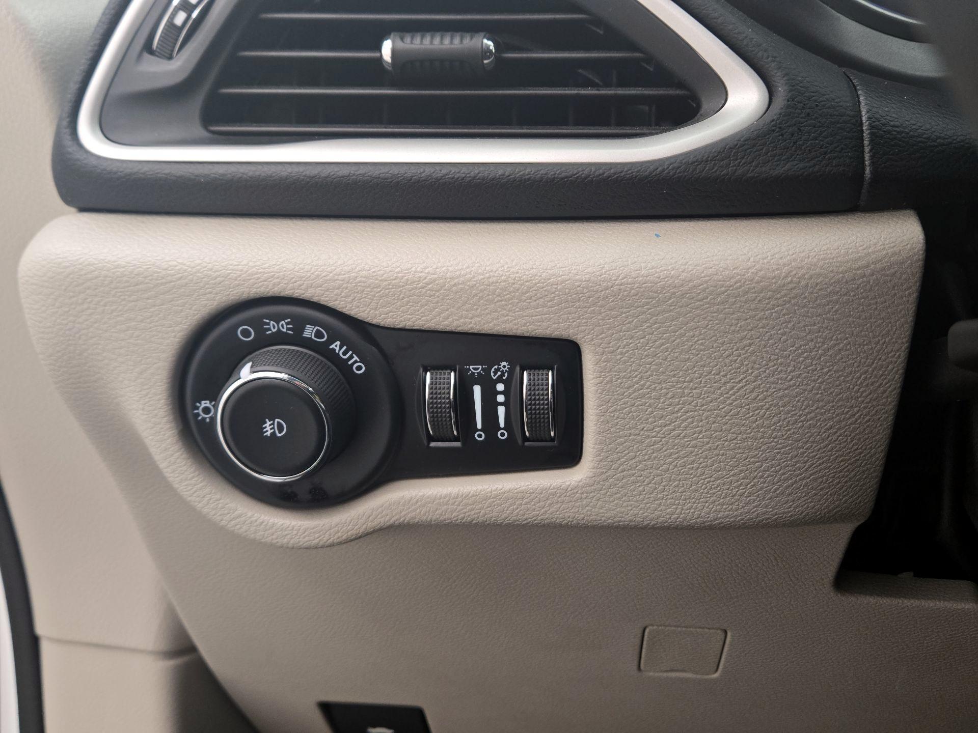 Thumbnail: 2023 Chrysler Pacifica - 13