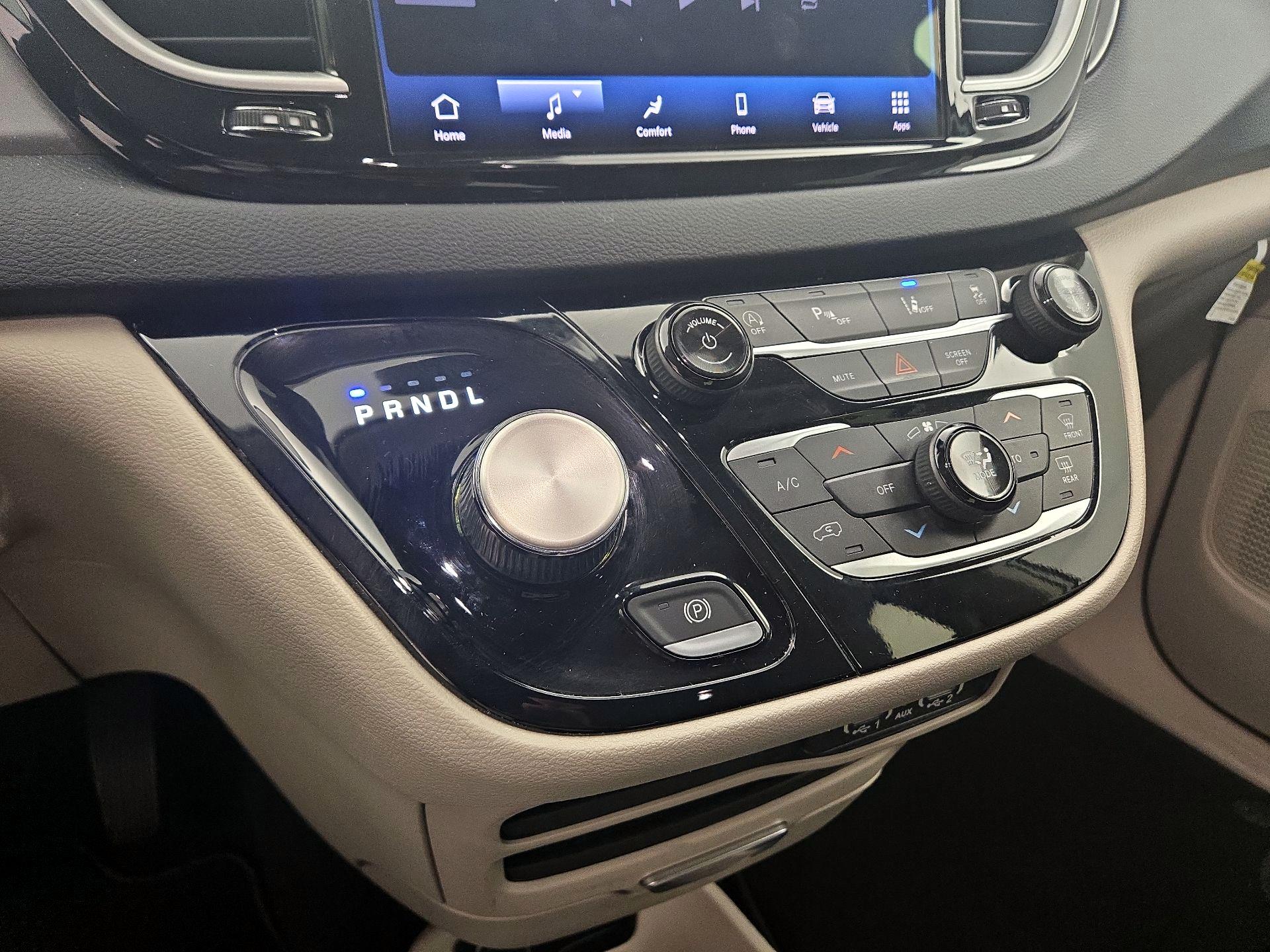 Thumbnail: 2023 Chrysler Pacifica - 17