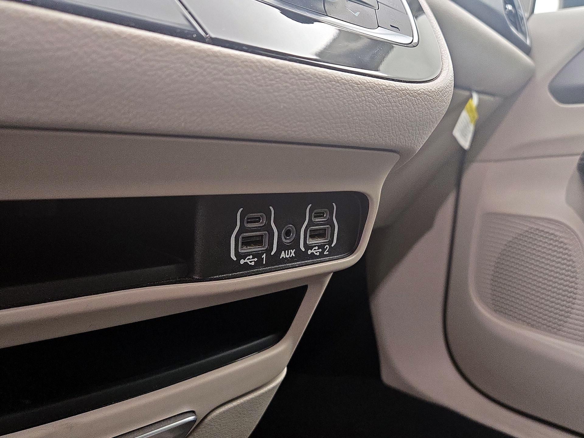 Thumbnail: 2023 Chrysler Pacifica - 18