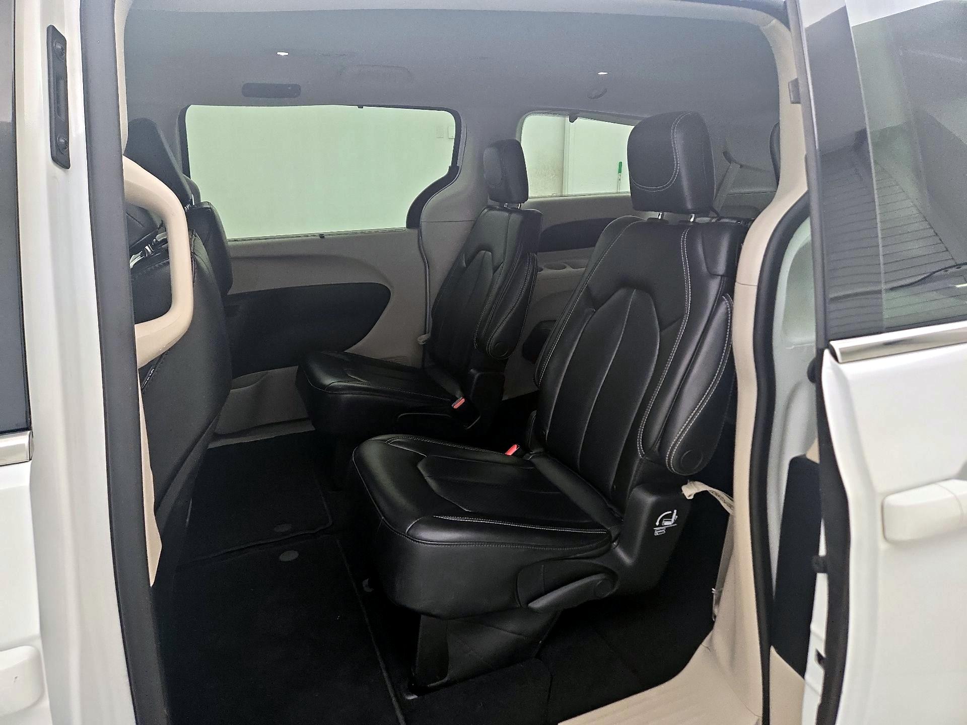 Thumbnail: 2023 Chrysler Pacifica - 19