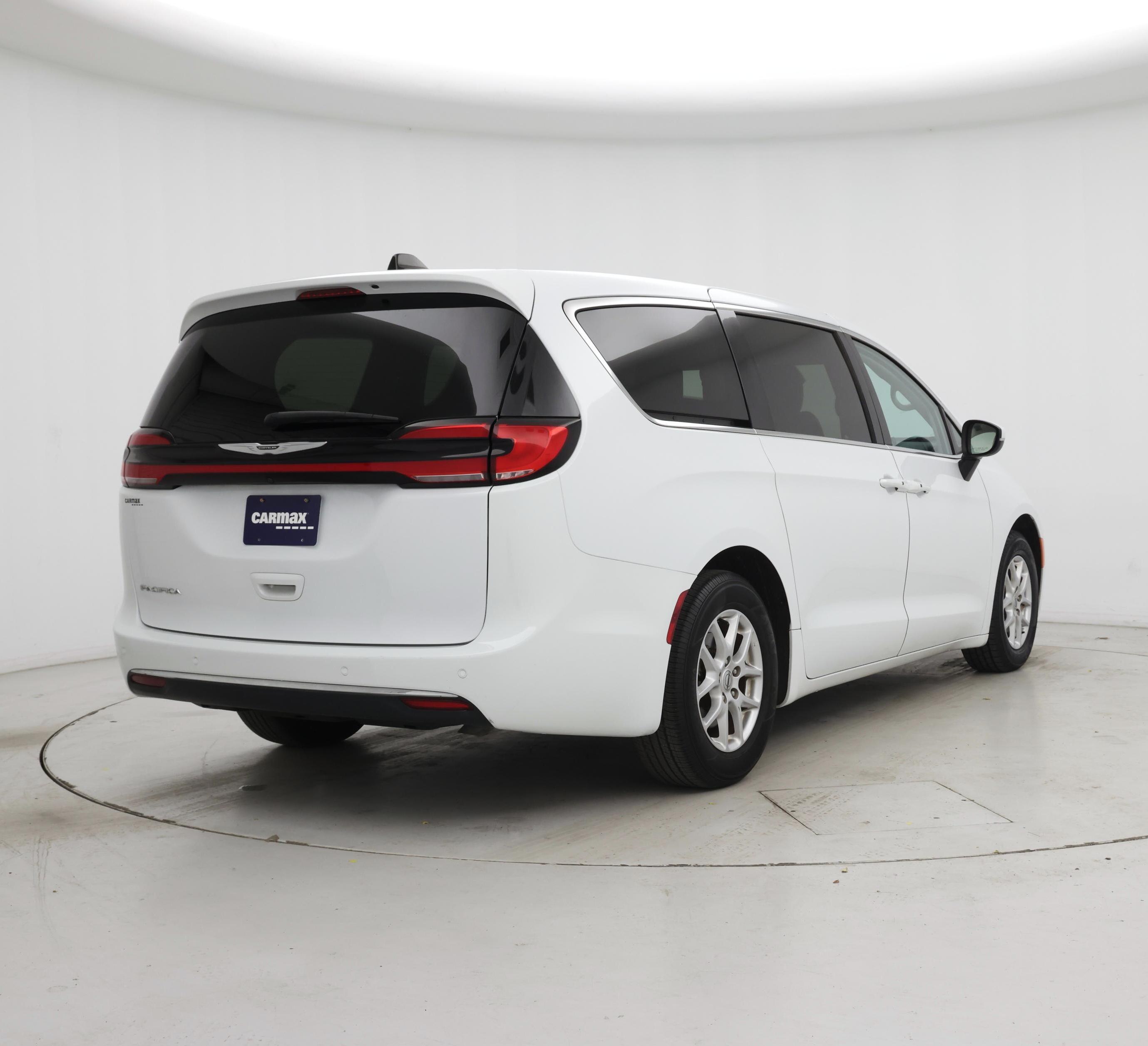 Thumbnail: 2023 Chrysler Pacifica - 8