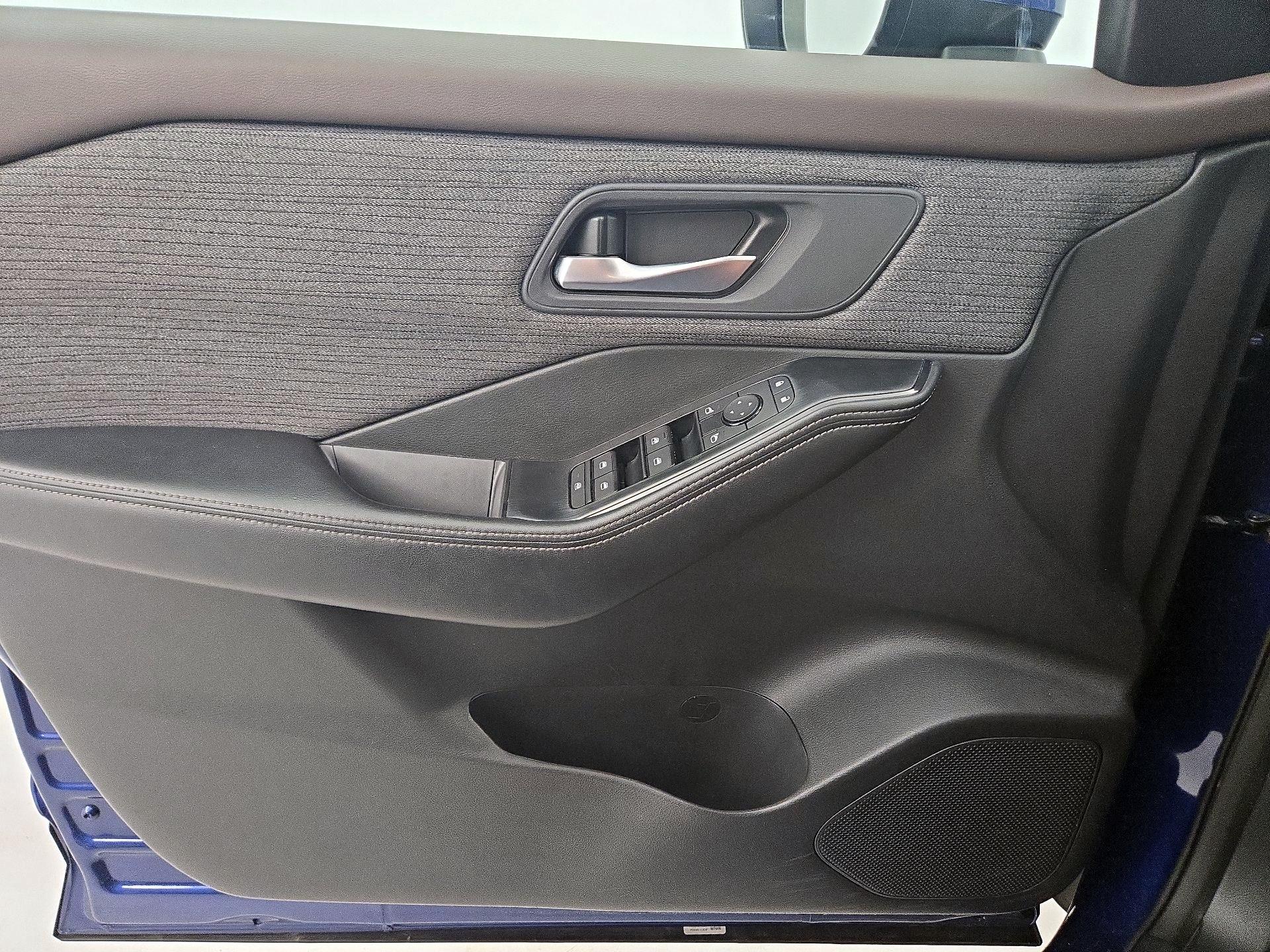 Thumbnail: 2023 Nissan Rogue - 12