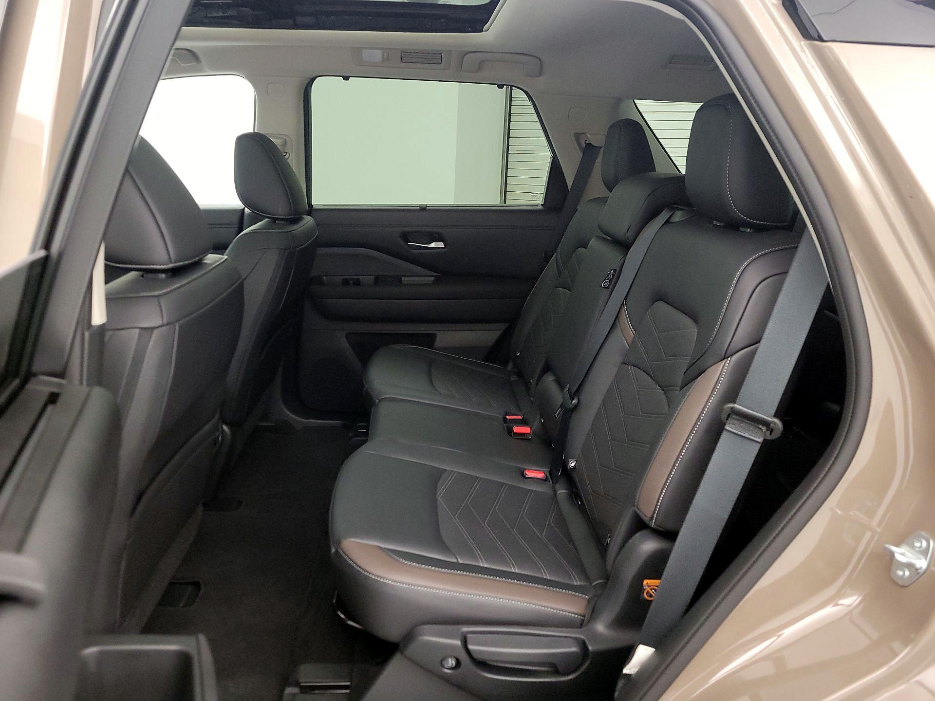 Thumbnail: 2024 Nissan Pathfinder - 20