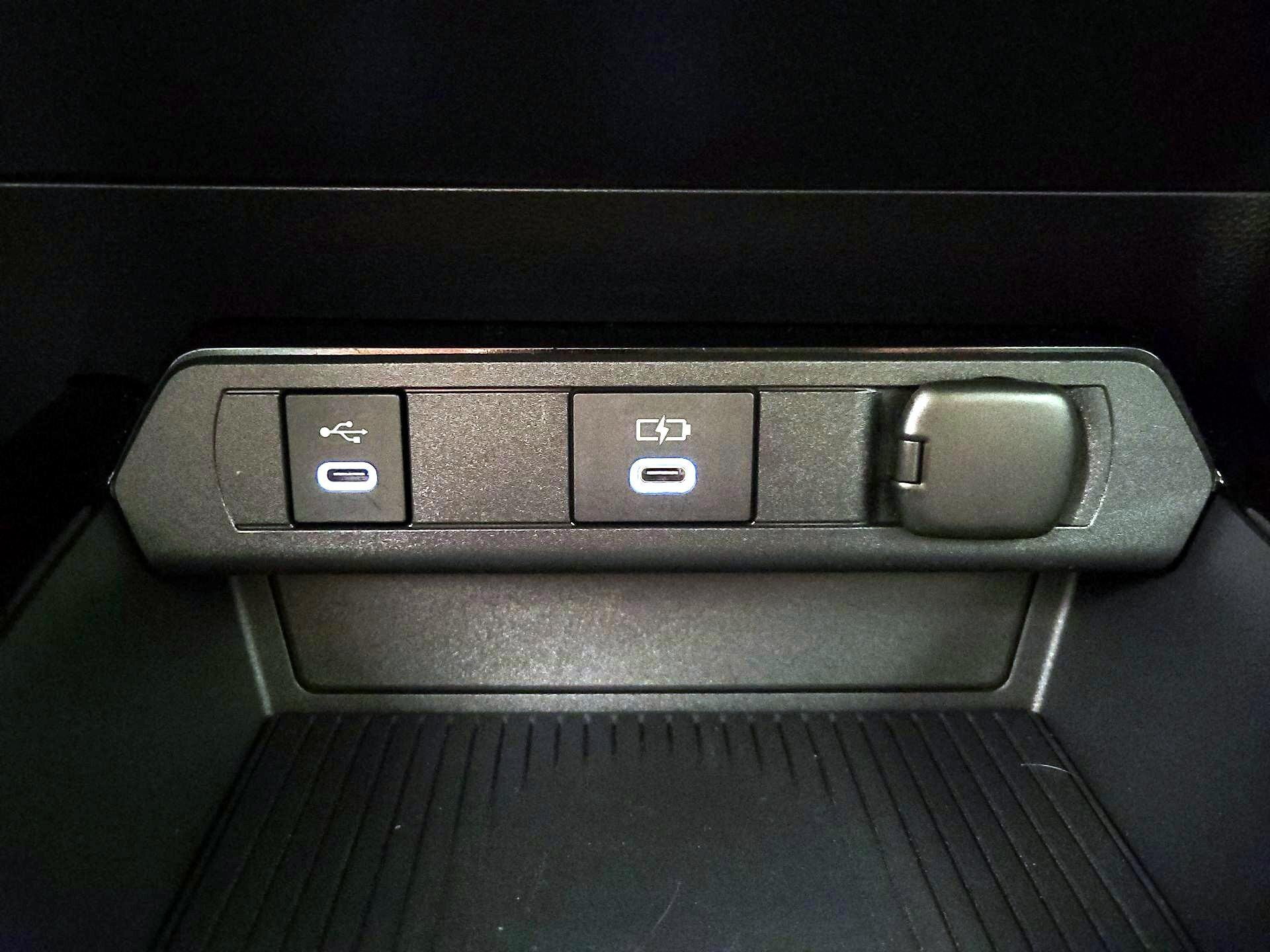 Thumbnail: 2024 Toyota Prius Prime - 18