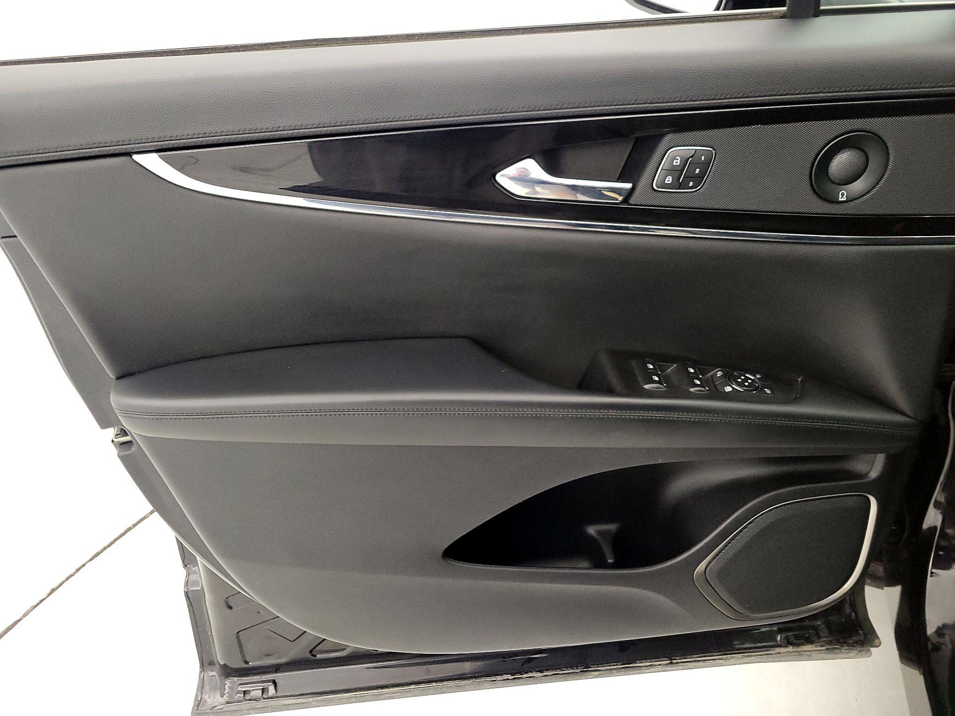 Thumbnail: 2021 Lincoln Nautilus - 12