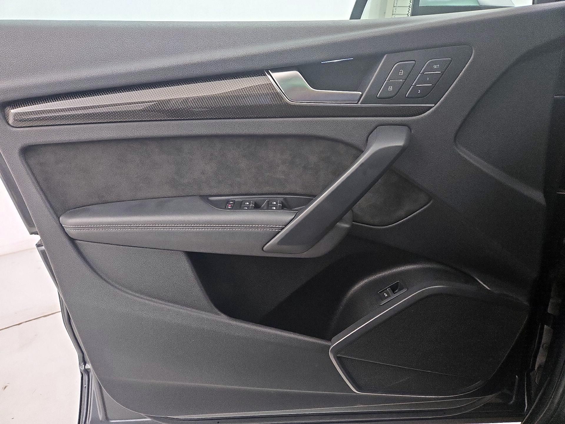 Thumbnail: 2020 Audi SQ5 - 12