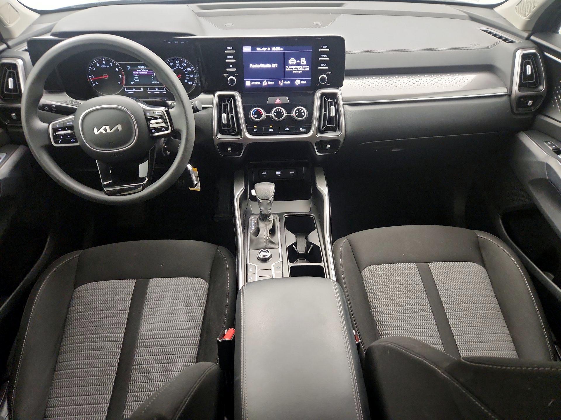 Thumbnail: 2023 Kia Sorento - 9