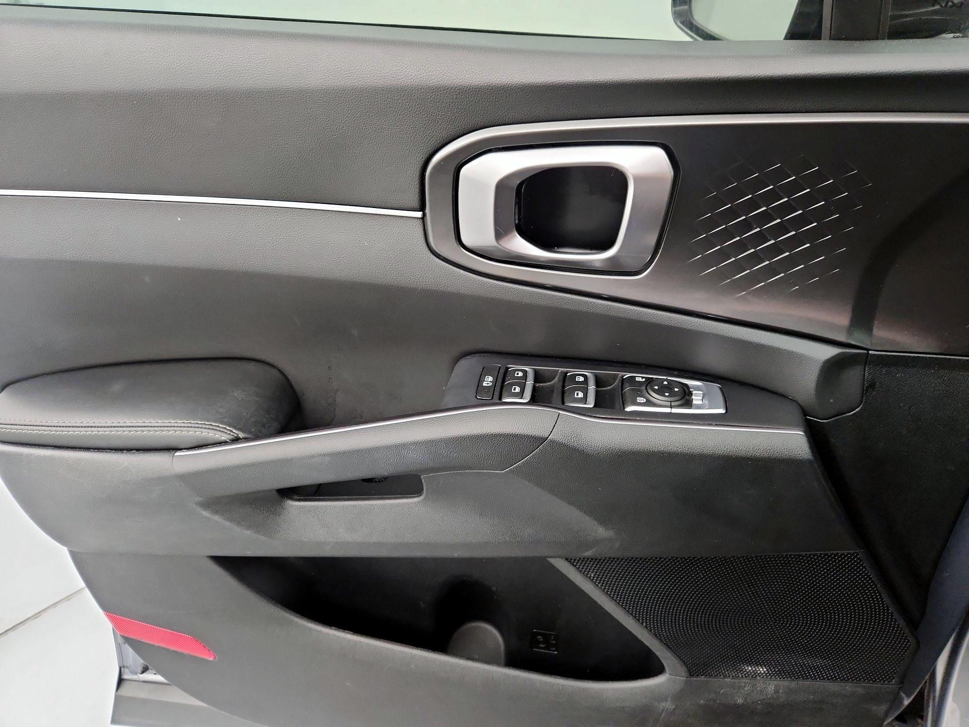 Thumbnail: 2023 Kia Sorento - 12