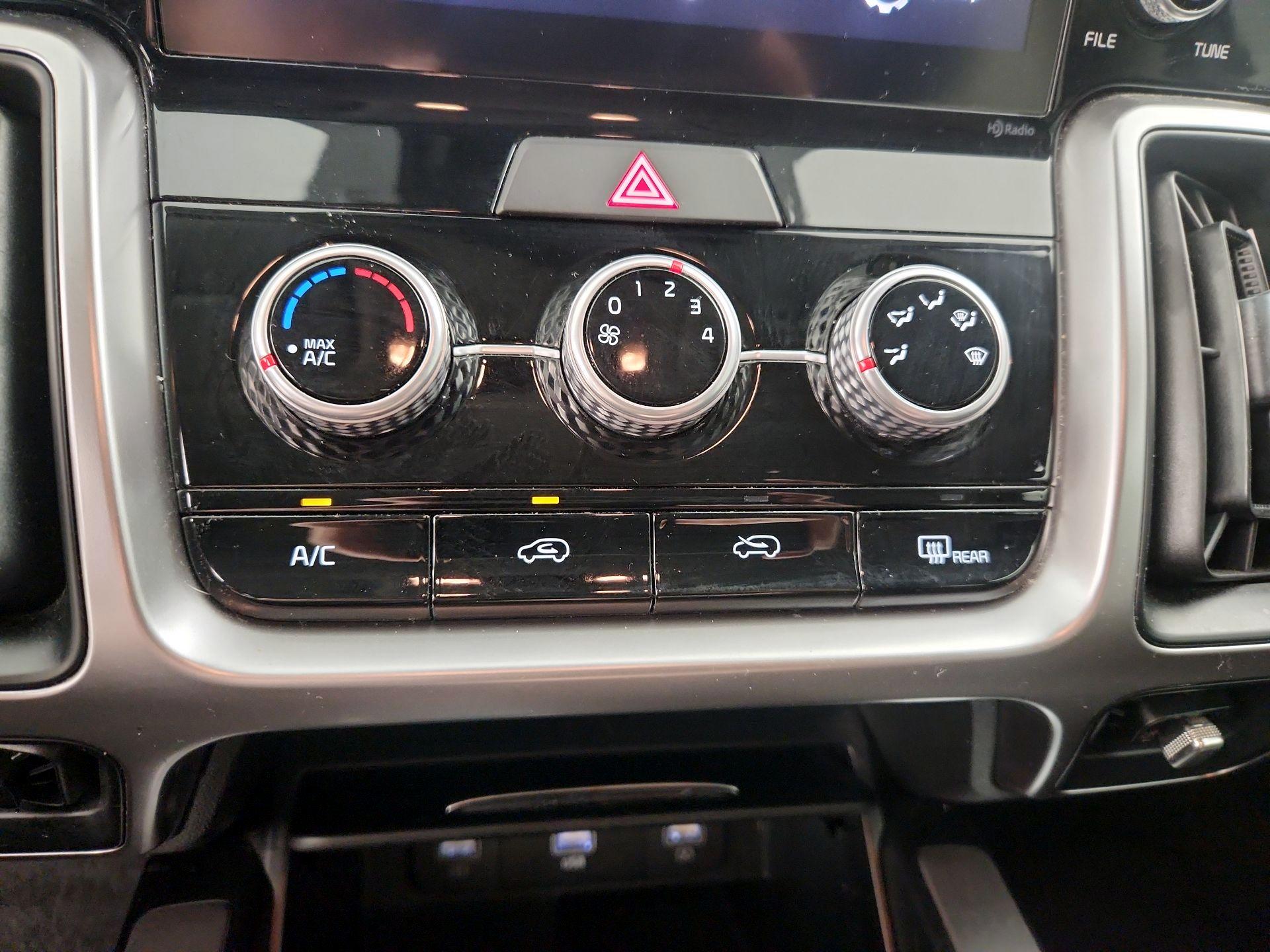 Thumbnail: 2023 Kia Sorento - 16