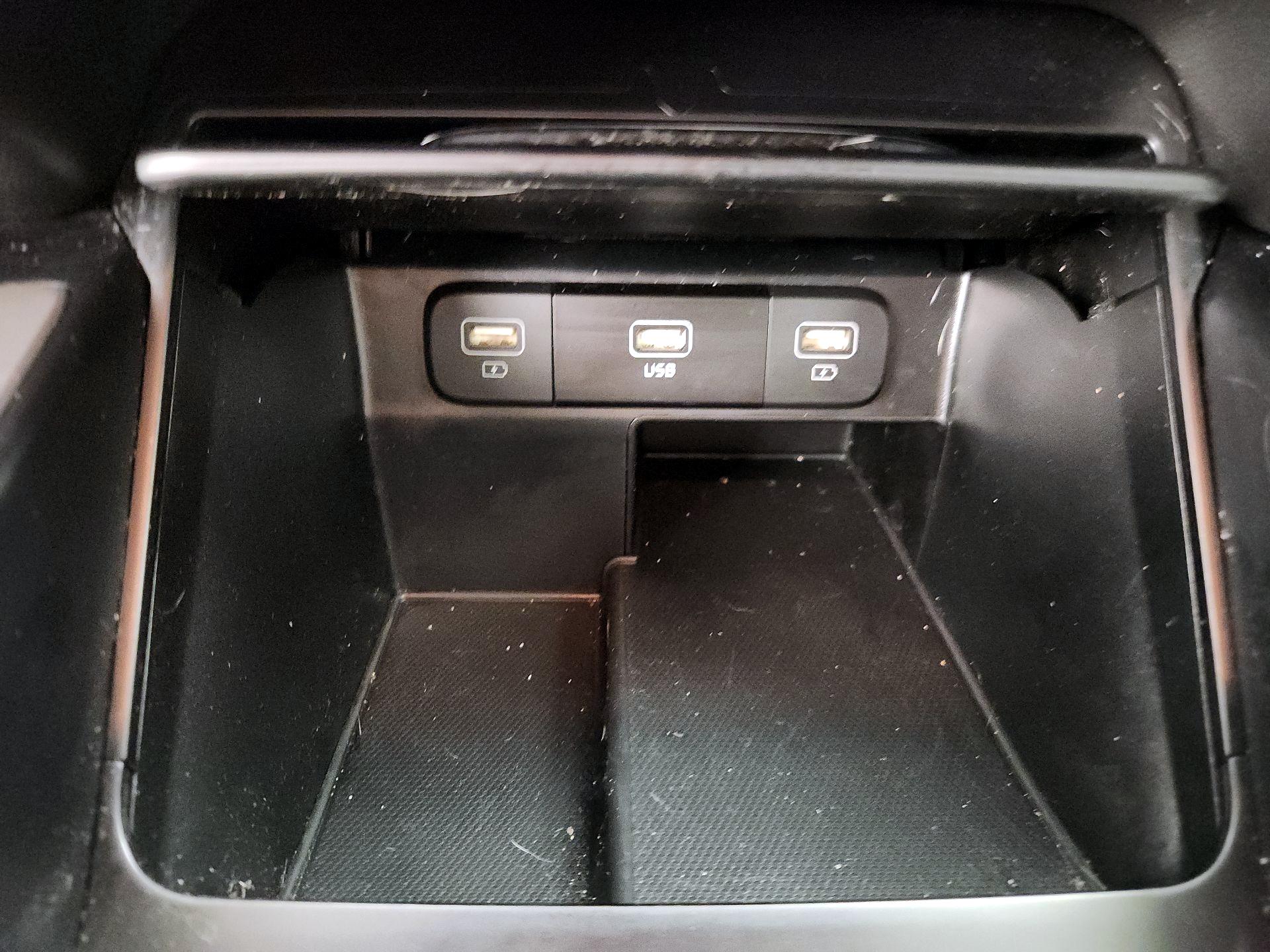 Thumbnail: 2023 Kia Sorento - 18