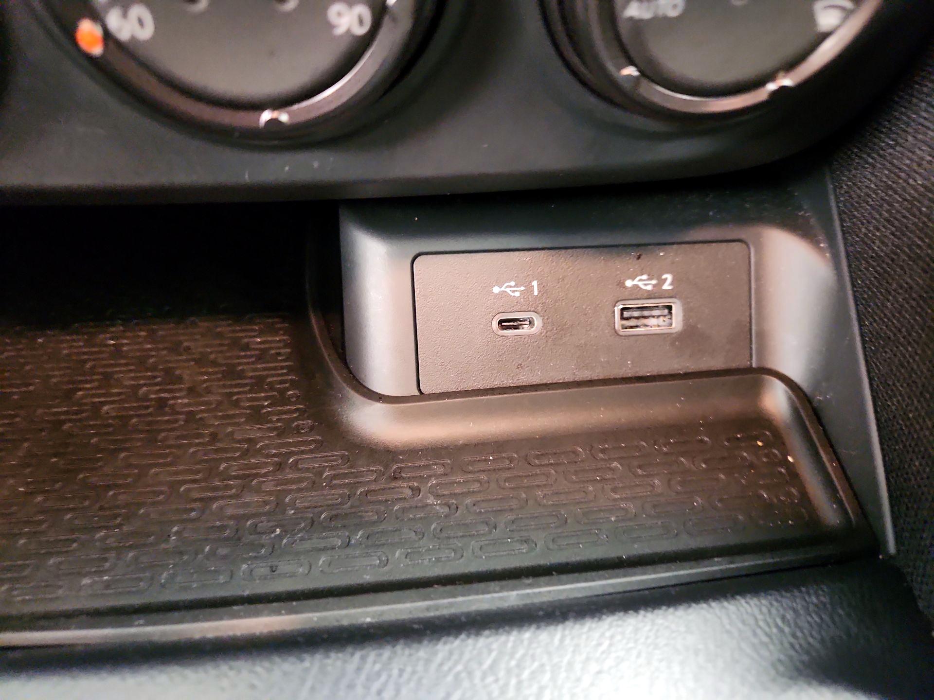 Thumbnail: 2024 Nissan Z - 18