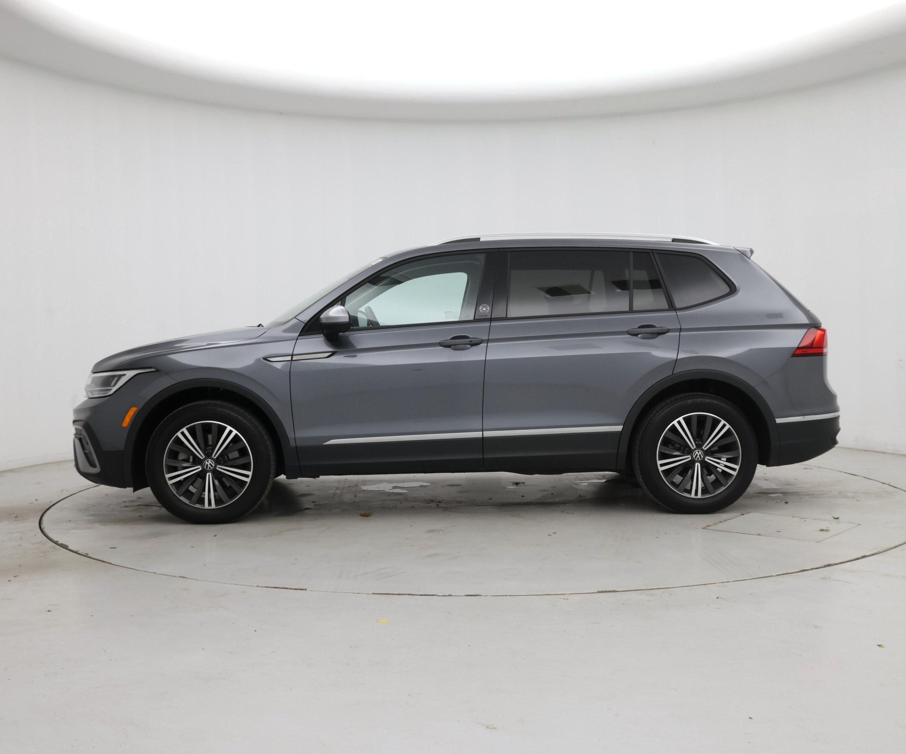 Thumbnail: 2024 Volkswagen Tiguan - 3