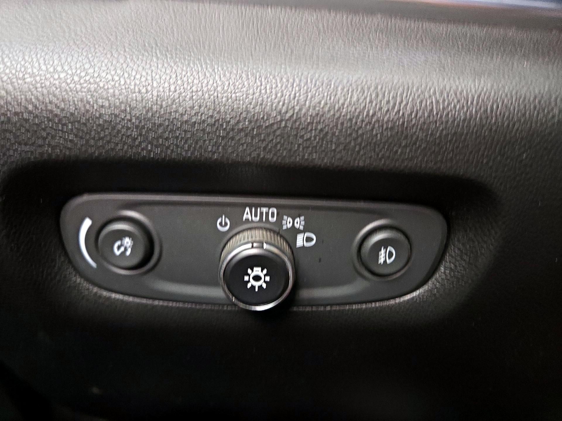 Thumbnail: 2020 Chevrolet Traverse - 13