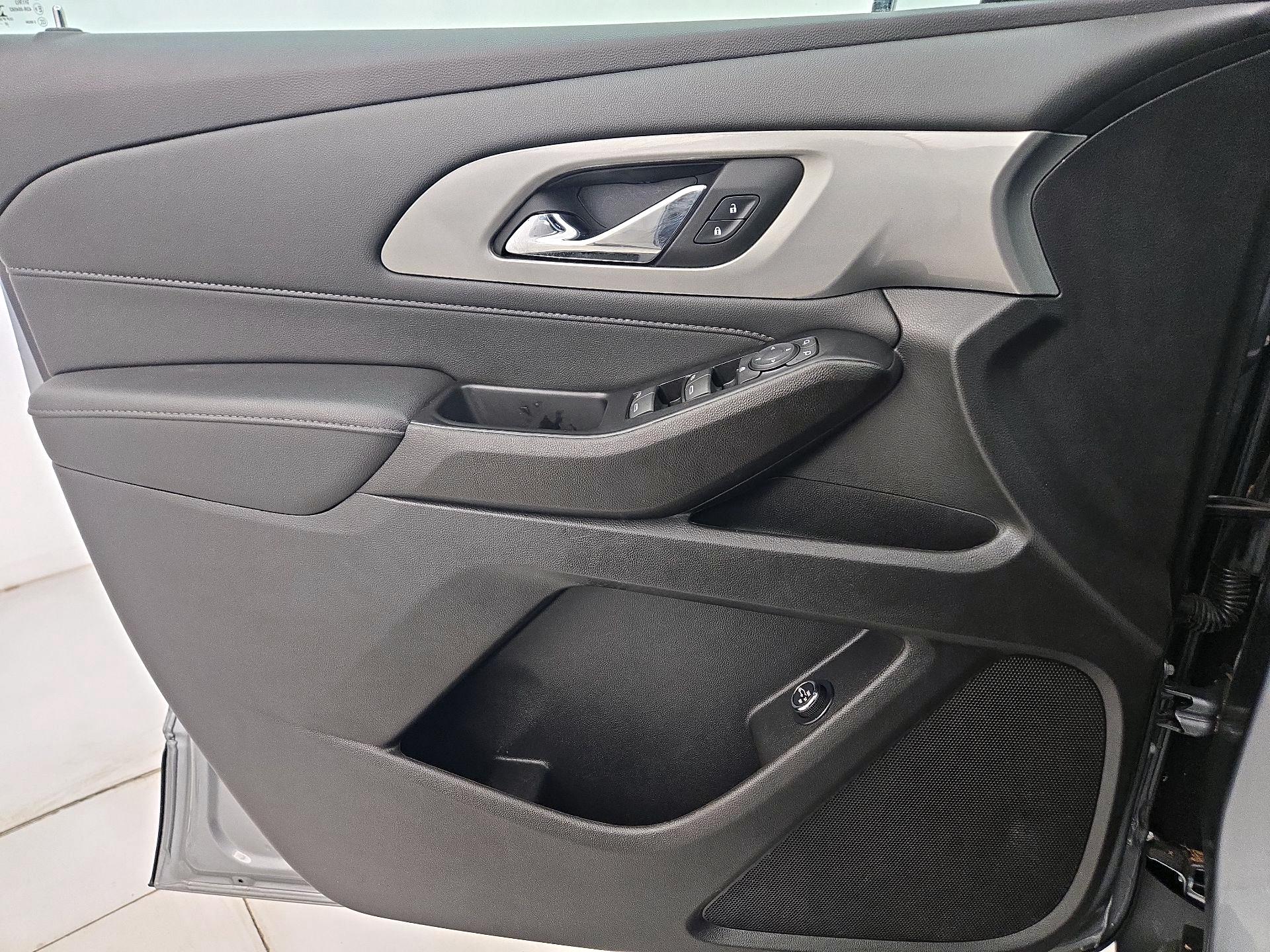 Thumbnail: 2023 Chevrolet Traverse - 12