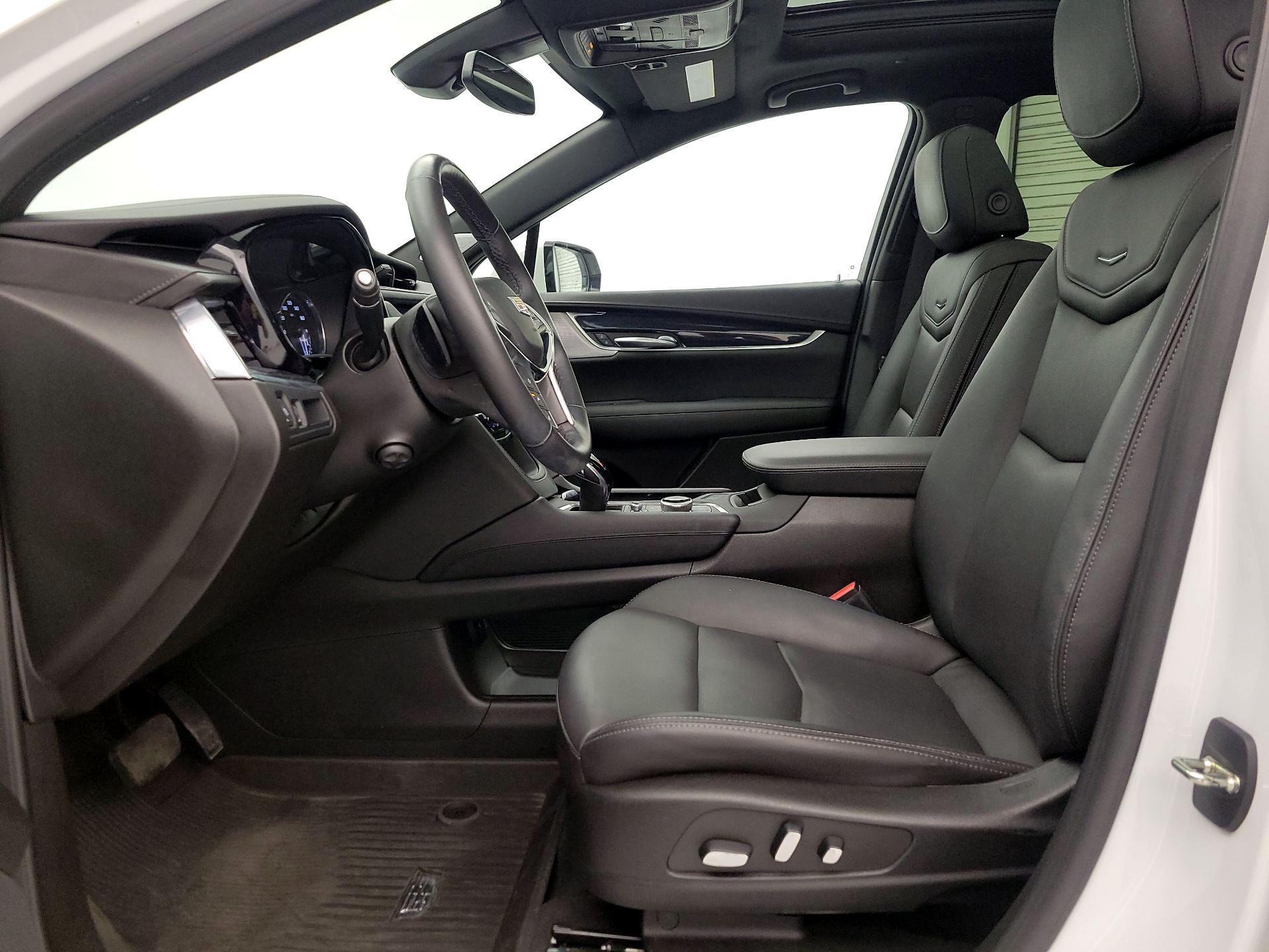 Thumbnail: 2023 Cadillac XT5 - 11