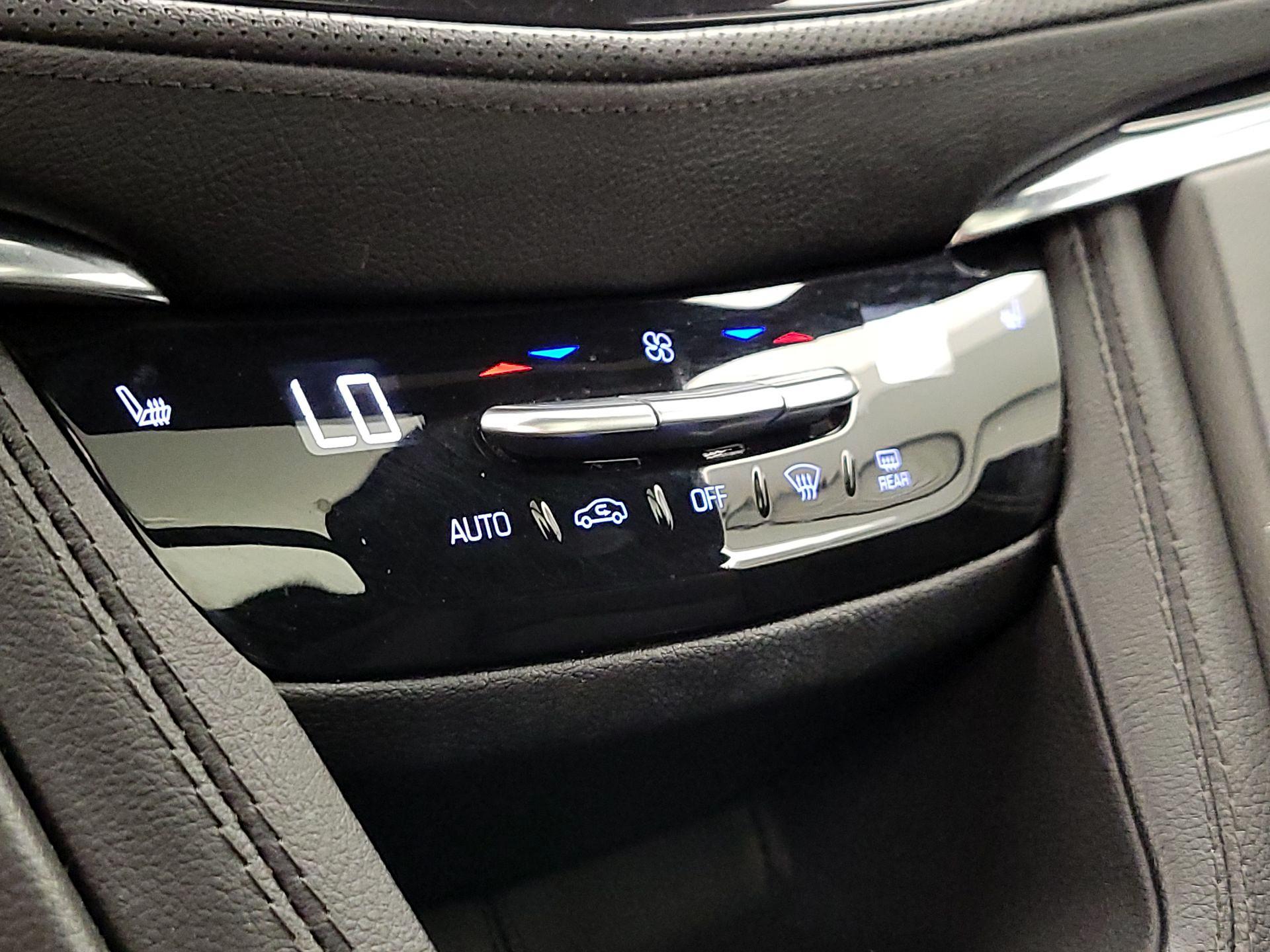 Thumbnail: 2023 Cadillac XT5 - 16