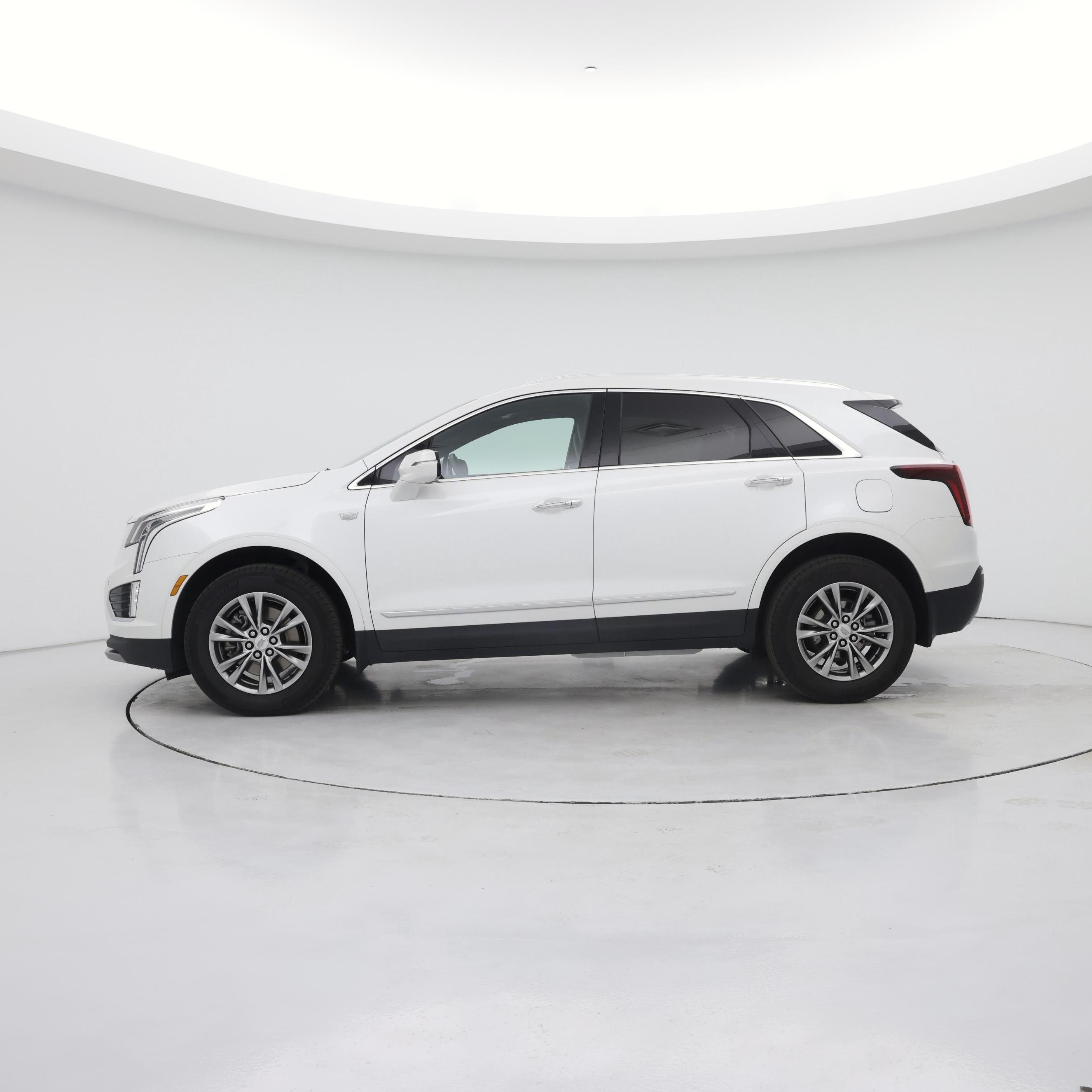 Thumbnail: 2023 Cadillac XT5 - 3