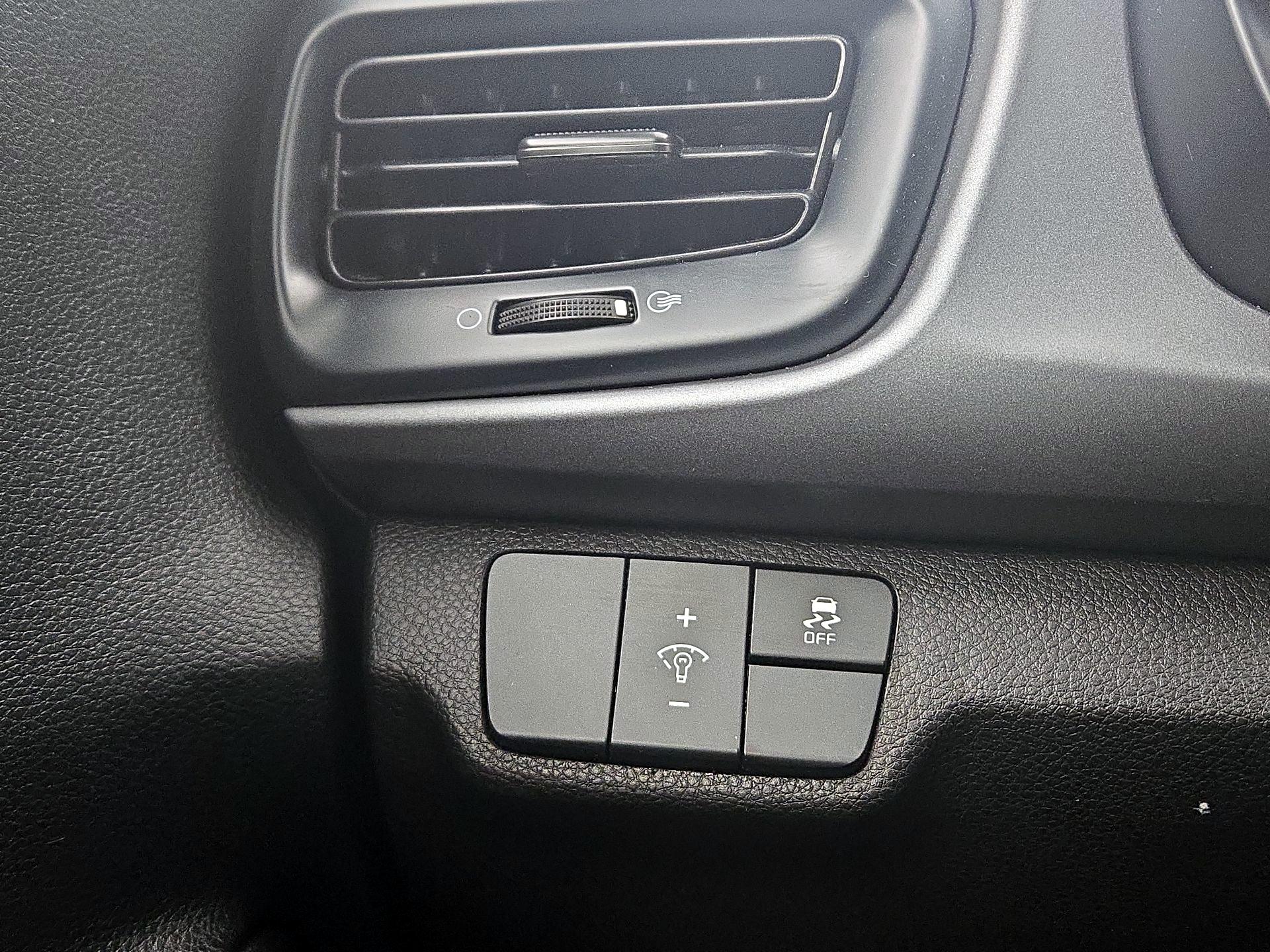 Thumbnail: 2023 Kia Rio - 13