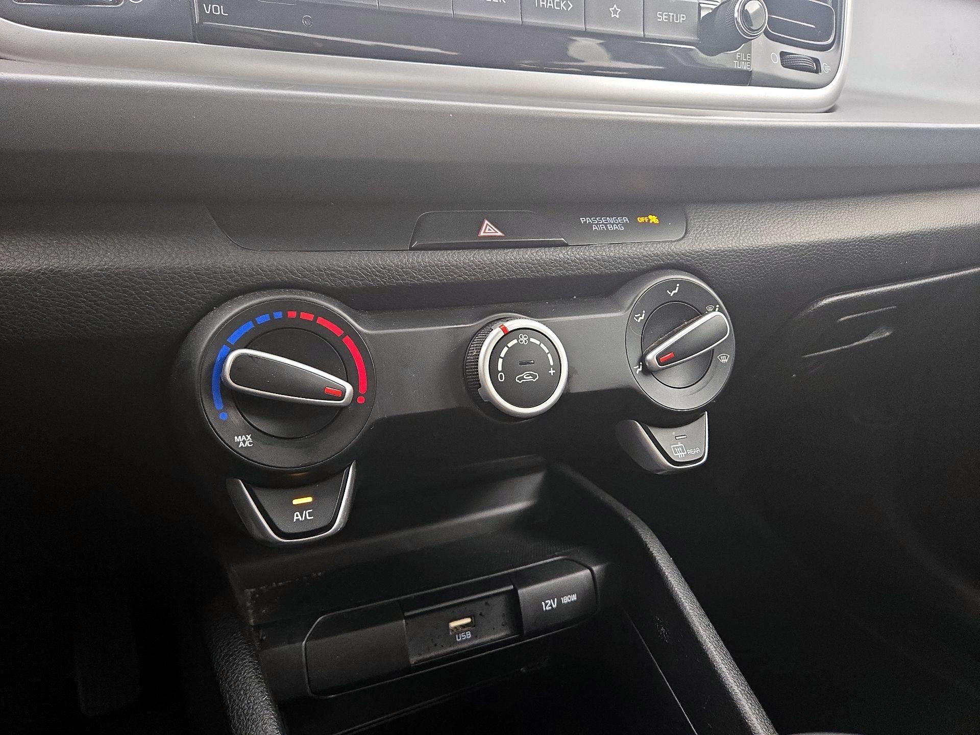 Thumbnail: 2023 Kia Rio - 16