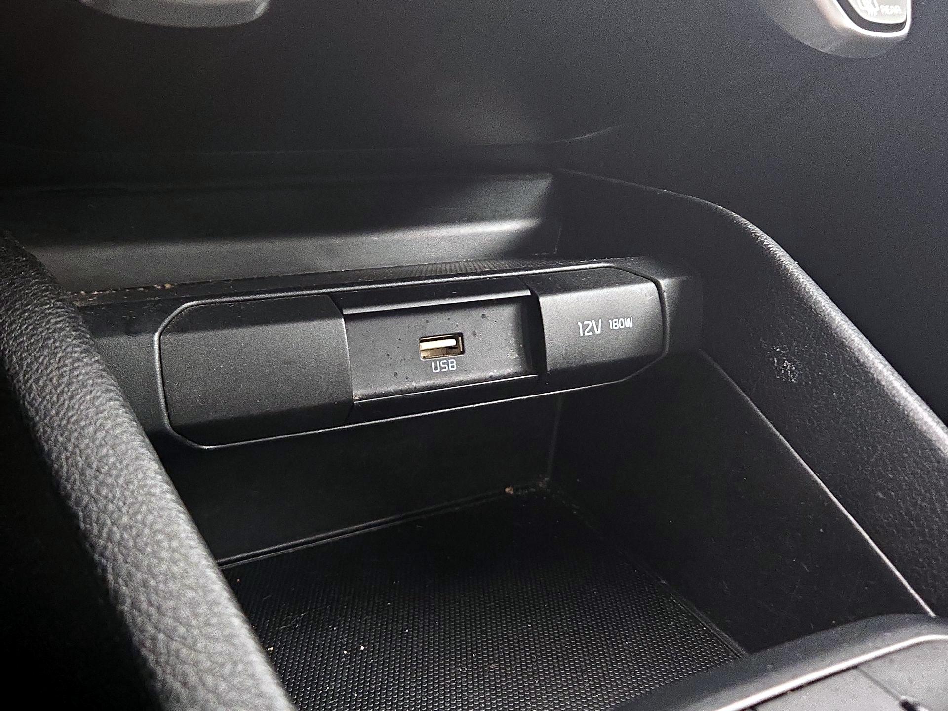 Thumbnail: 2023 Kia Rio - 18