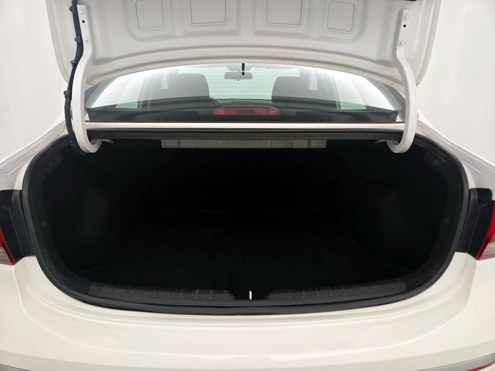 Thumbnail: 2023 Kia Rio - 20