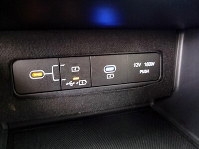 USB/AUX Ports