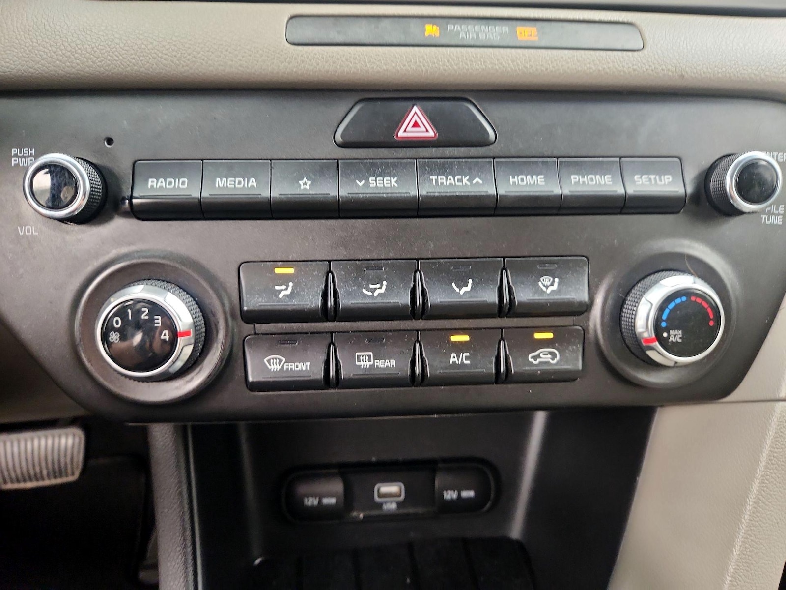 2022 Kia Sportage LX - Photo 17