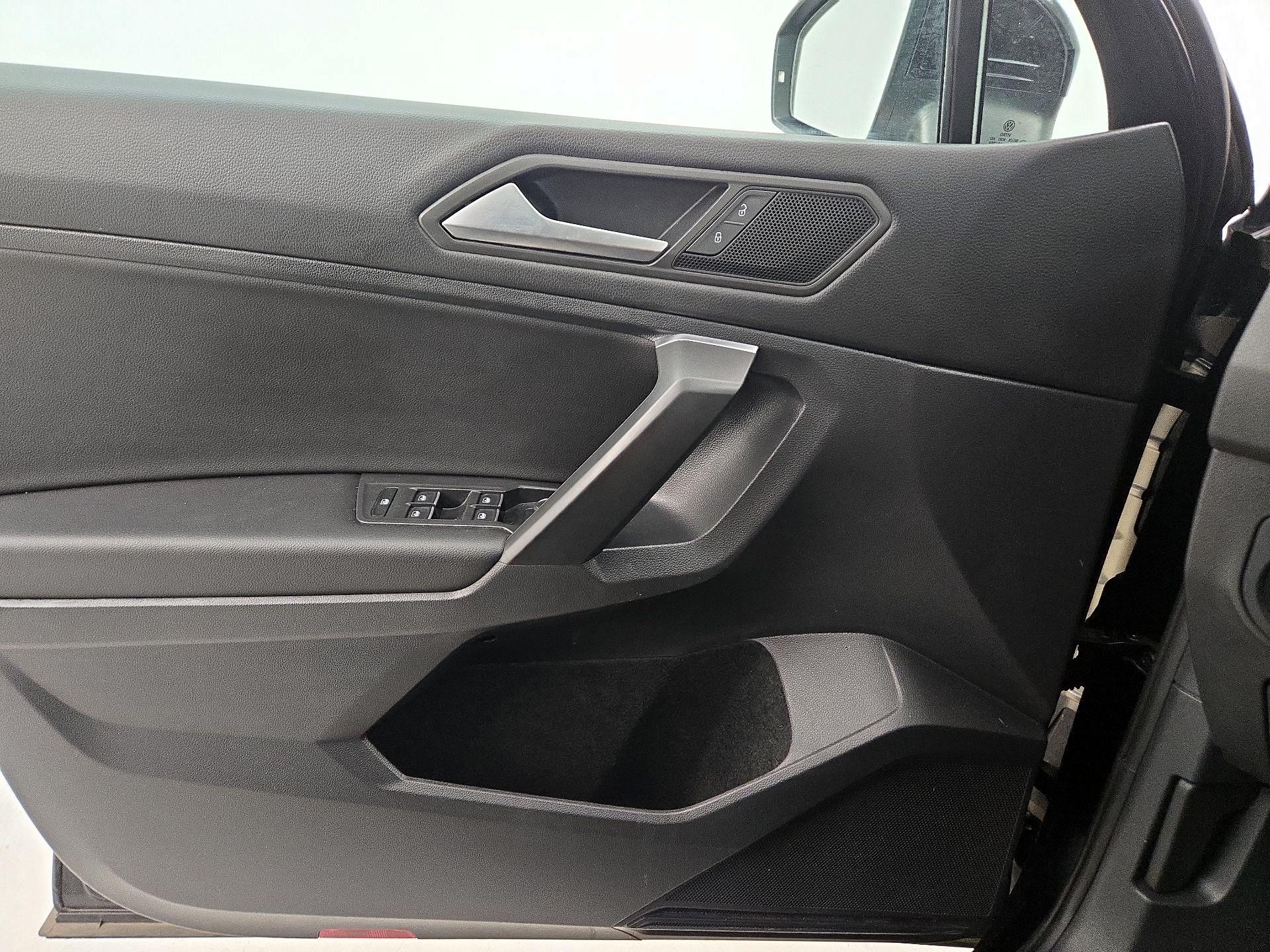 Thumbnail: 2021 Volkswagen Tiguan - 12