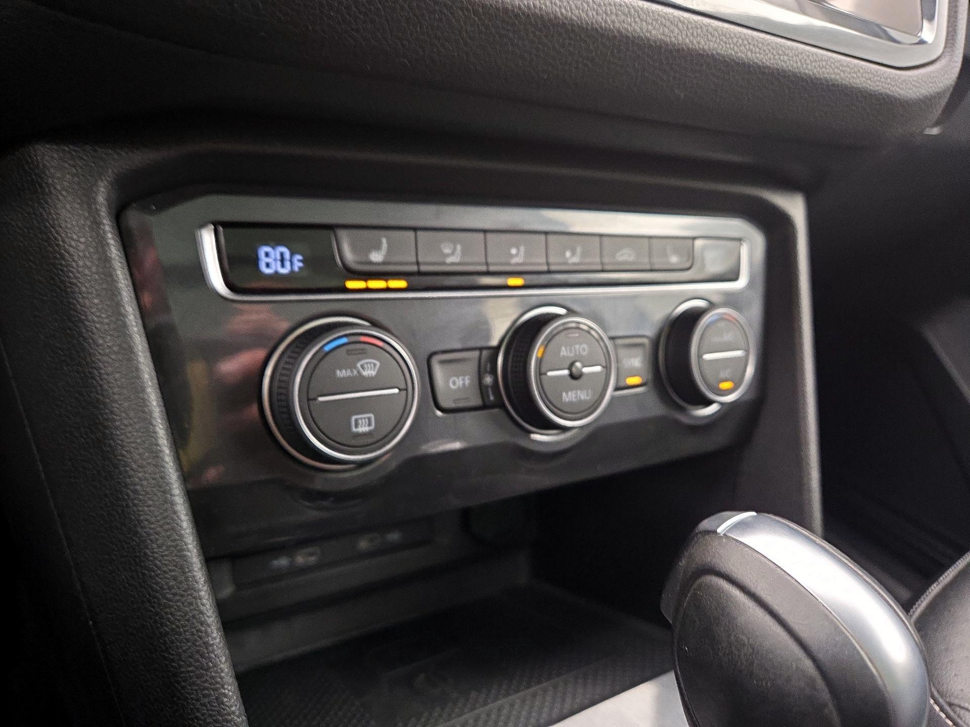 Thumbnail: 2021 Volkswagen Tiguan - 16