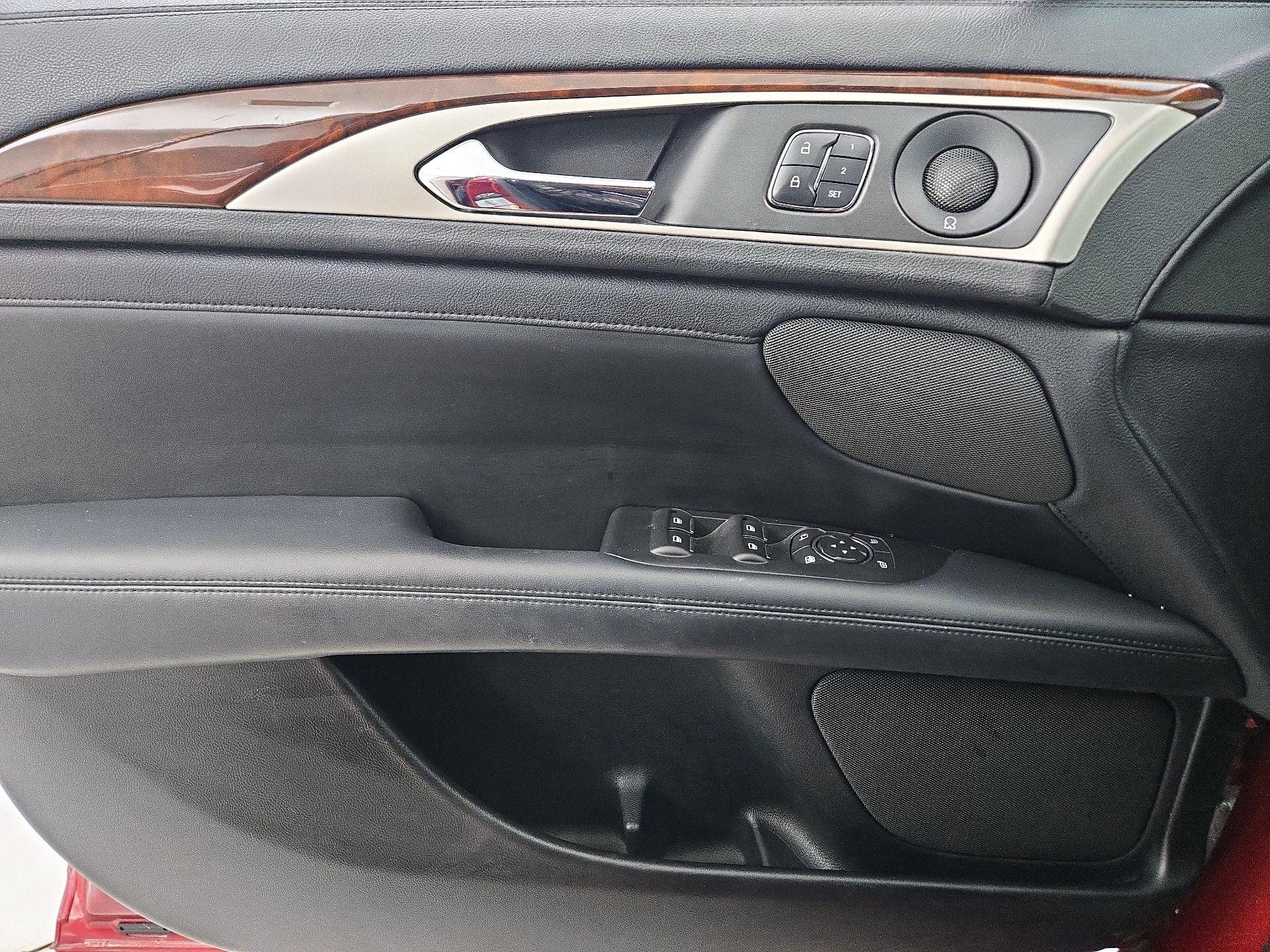 Thumbnail: 2017 Lincoln MKZ - 12