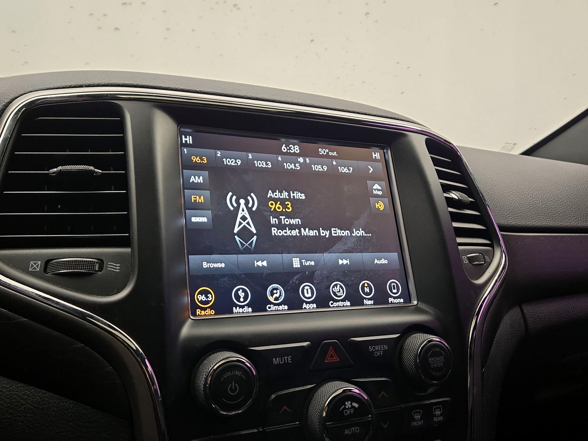 Thumbnail: 2018 Jeep Grand Cherokee - 15