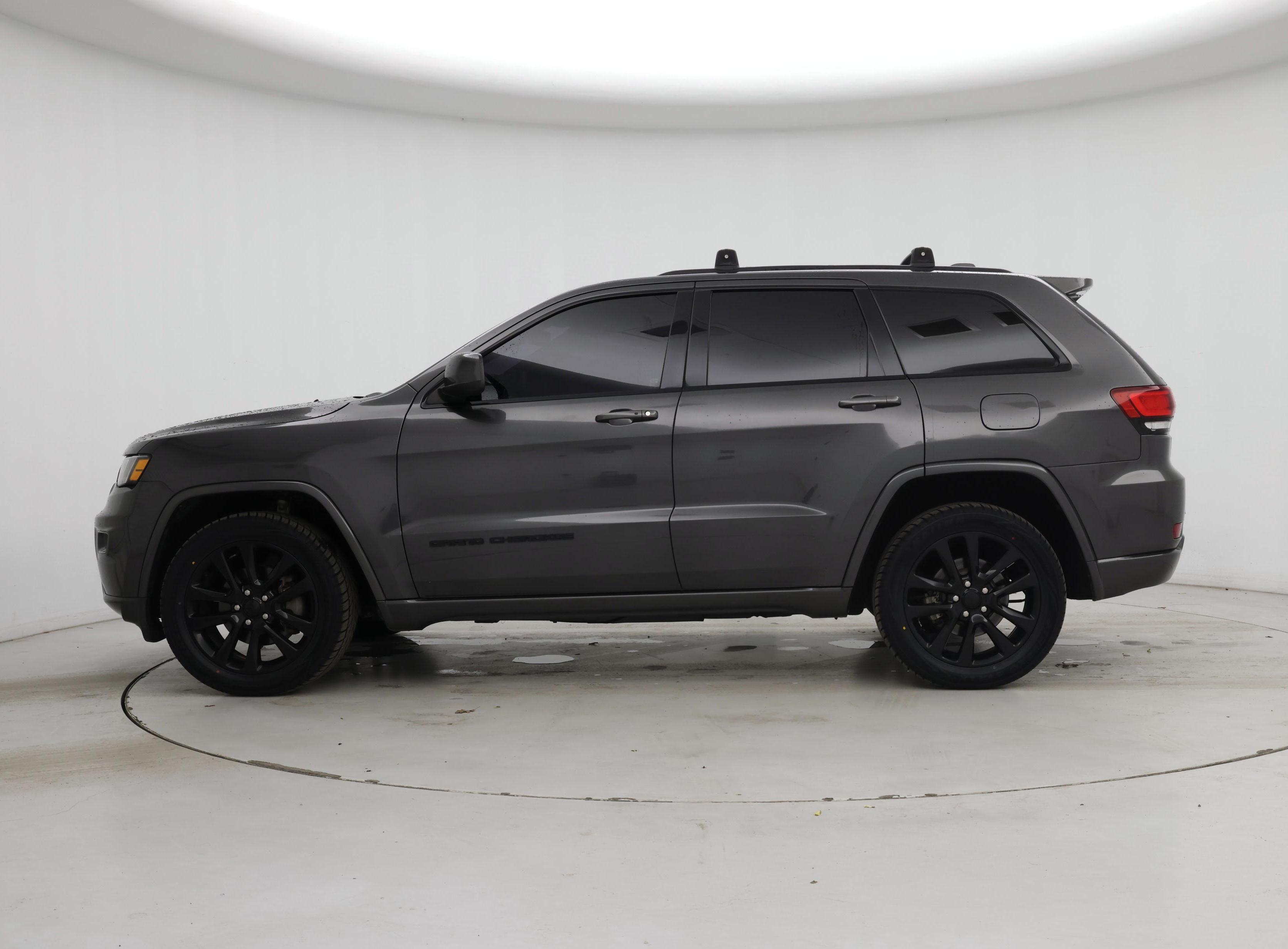 Thumbnail: 2018 Jeep Grand Cherokee - 3