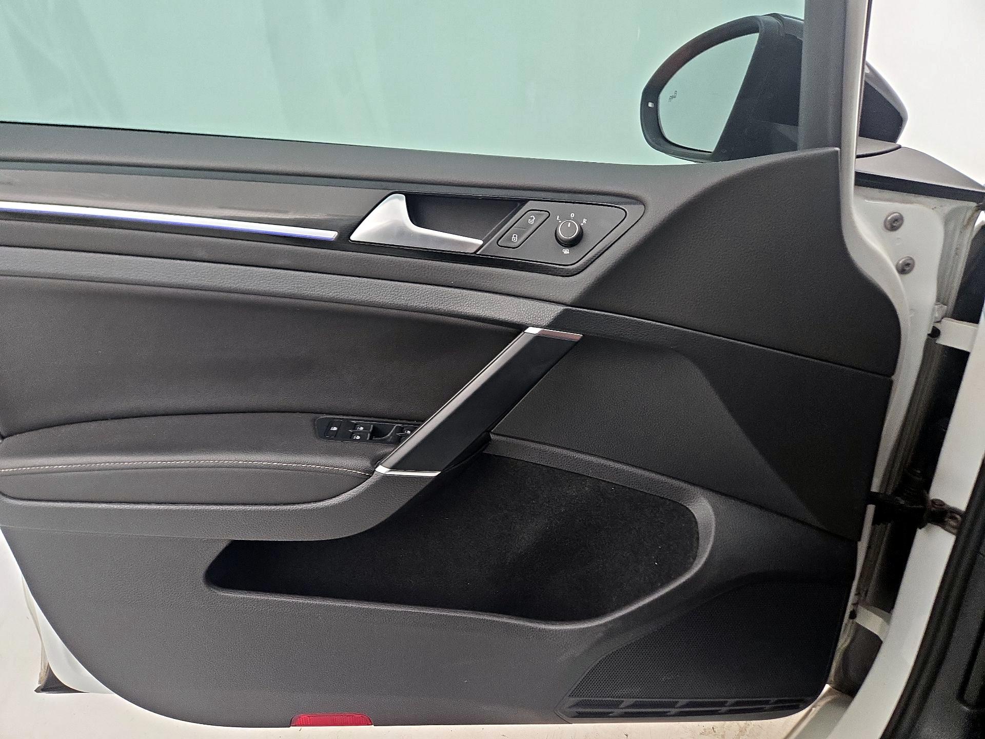 Thumbnail: 2019 Volkswagen Golf - 12