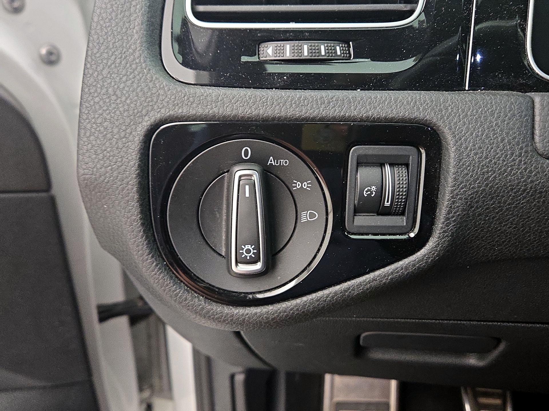 Thumbnail: 2019 Volkswagen Golf - 13