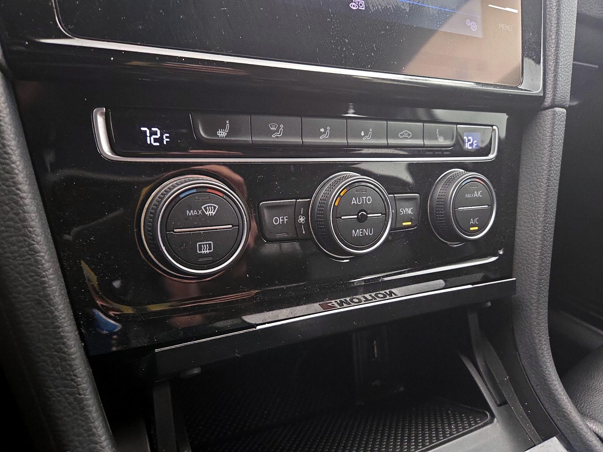 Thumbnail: 2019 Volkswagen Golf - 17